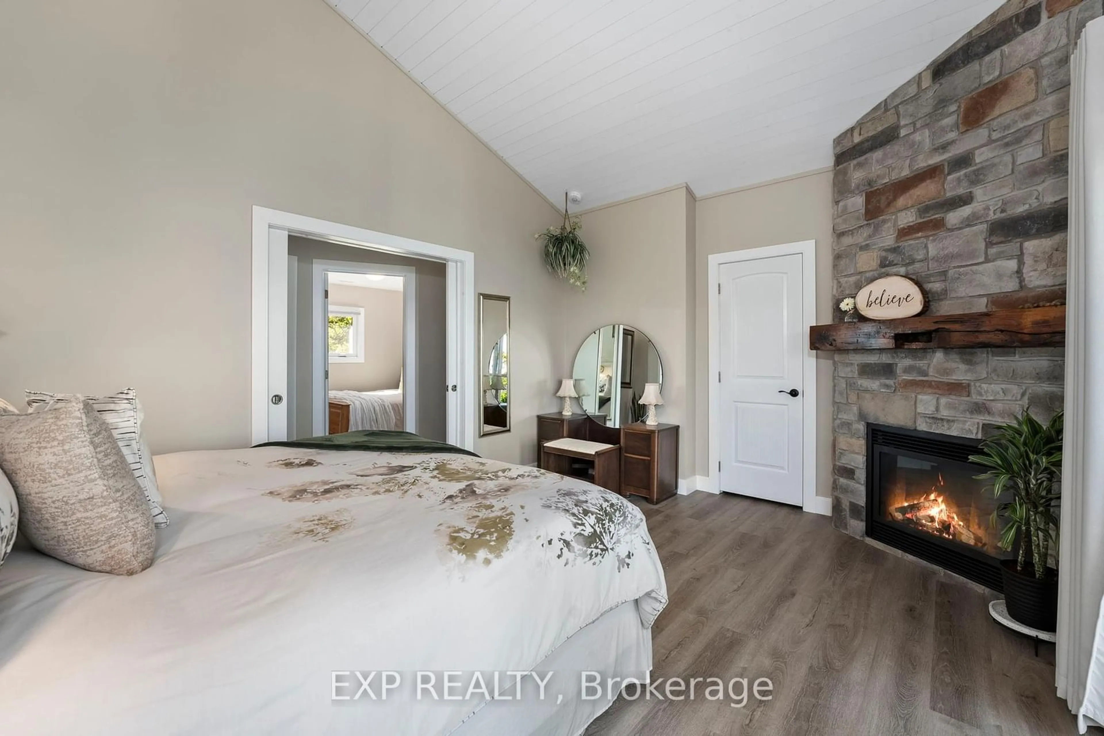 A pic of a room for 21 Pinery Lane, Georgina Ontario L0E 1L0