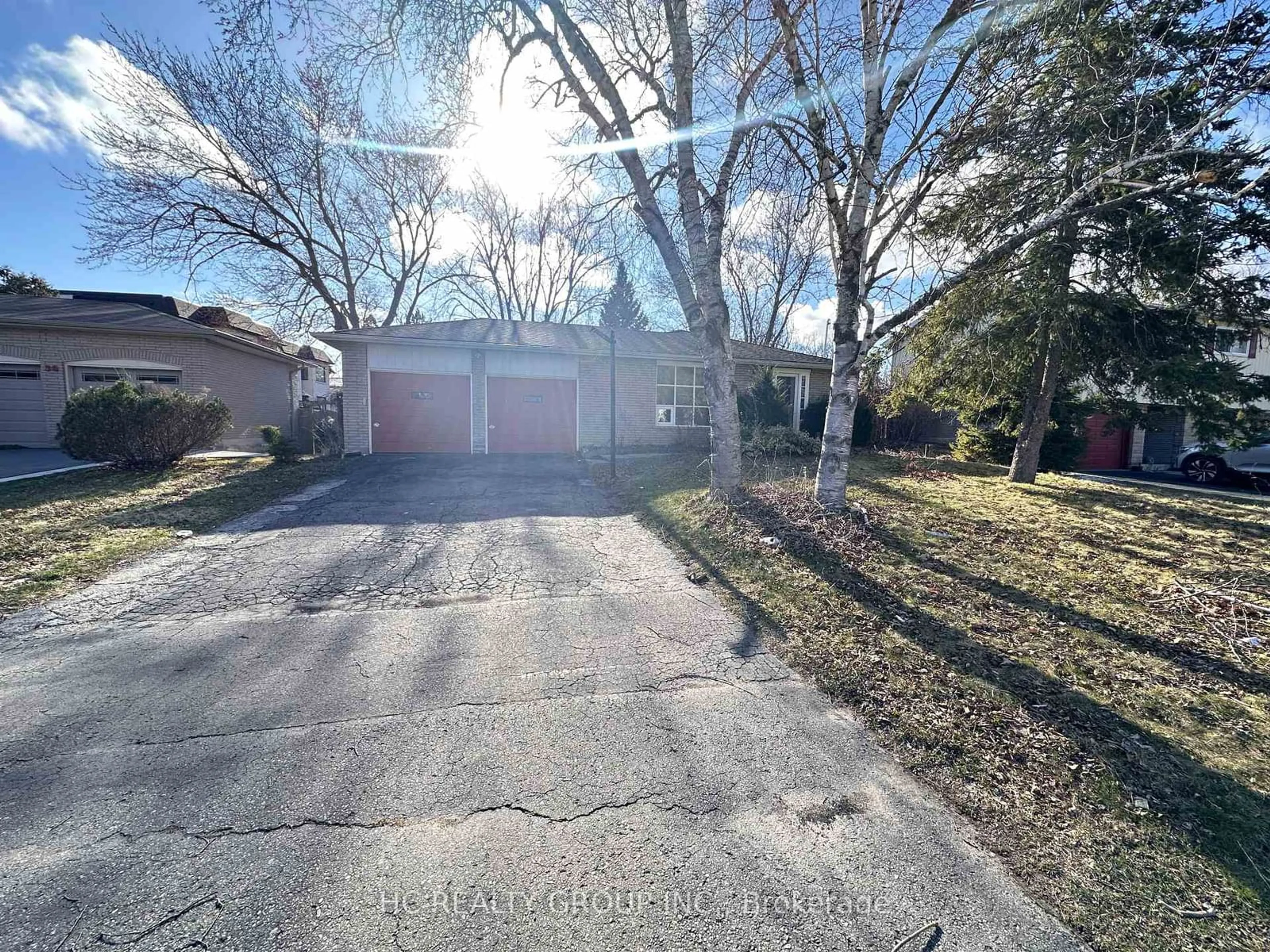A pic from outside/outdoor area/front of a property/back of a property/a pic from drone, street for 32 Sciberras Rd, Markham Ontario L3R 2J3