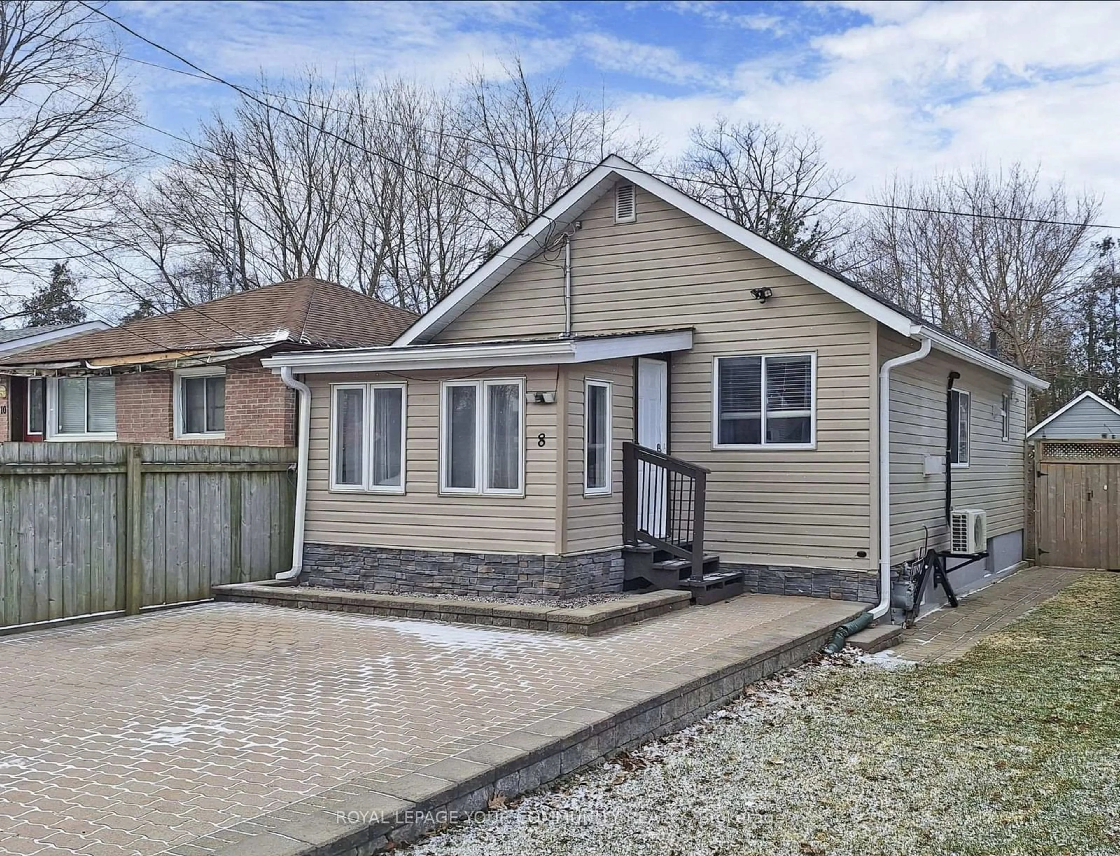 Unknown for 8 Hardwood Dr, Georgina Ontario L0E 1L0