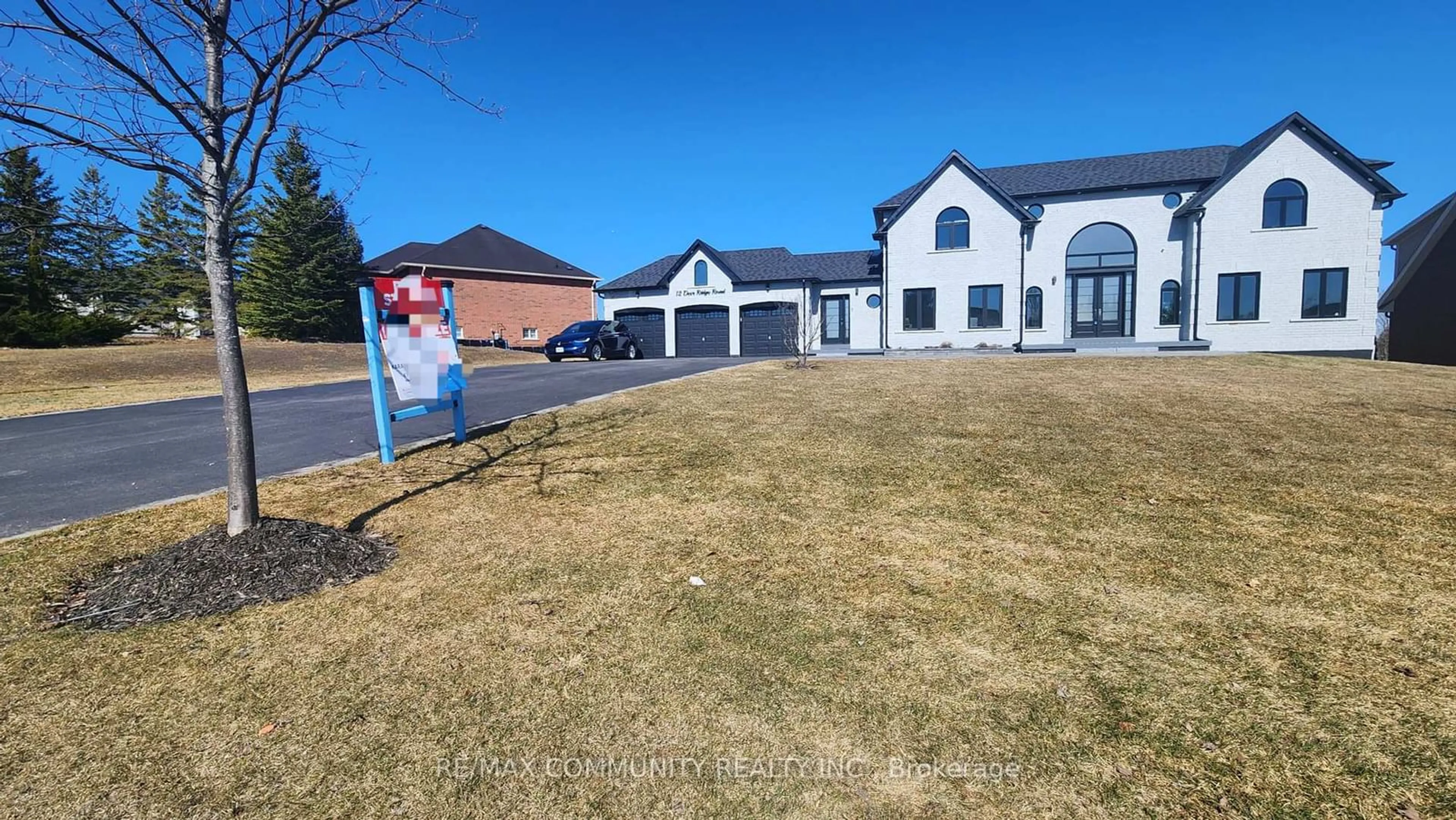 A pic from outside/outdoor area/front of a property/back of a property/a pic from drone, street for 12 Deer Ridge Rd, Uxbridge Ontario L0C 1A0