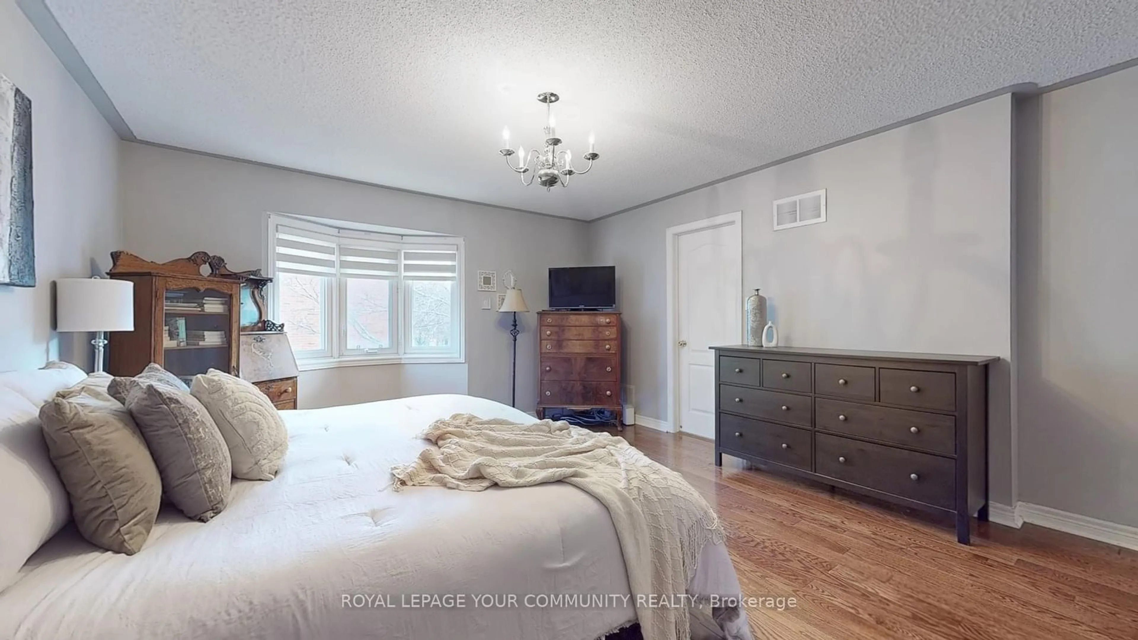 Bedroom with bed, wood/laminate floor for 190 Harding Blvd #160, Richmond Hill Ontario L4C 0J9