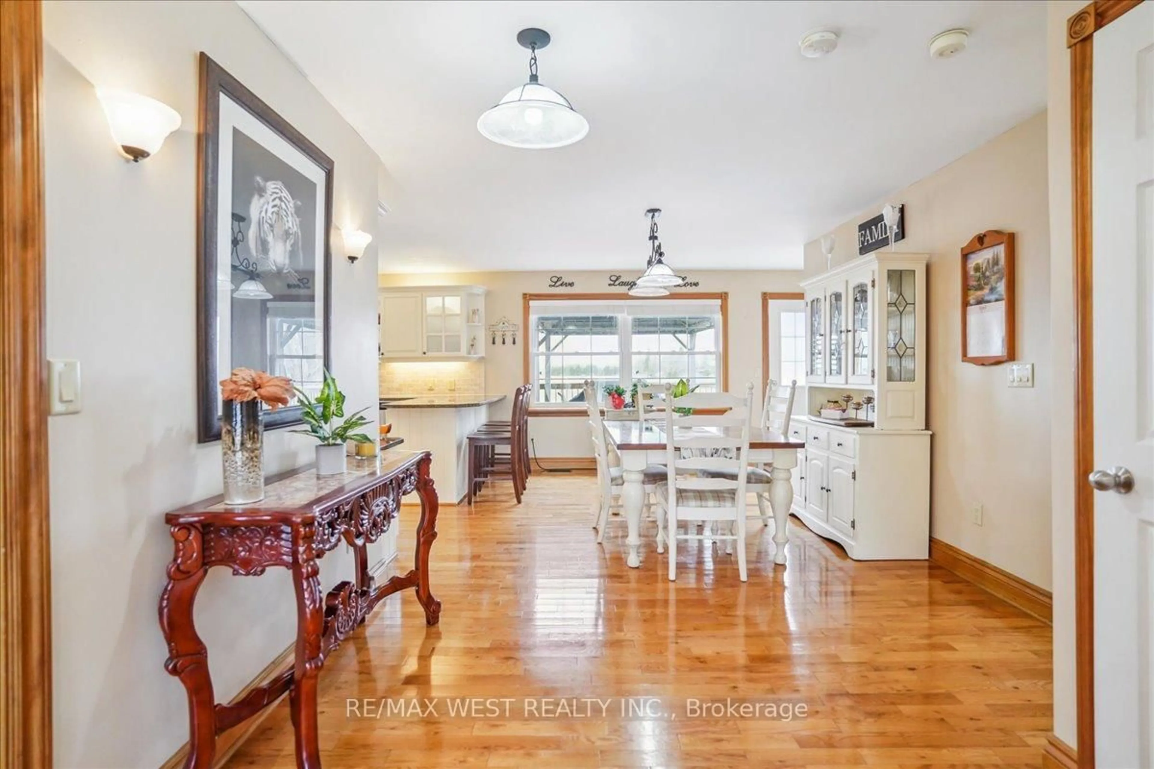 Dining room, unknown for 390 Sandford Rd, Uxbridge Ontario L0C 1E0