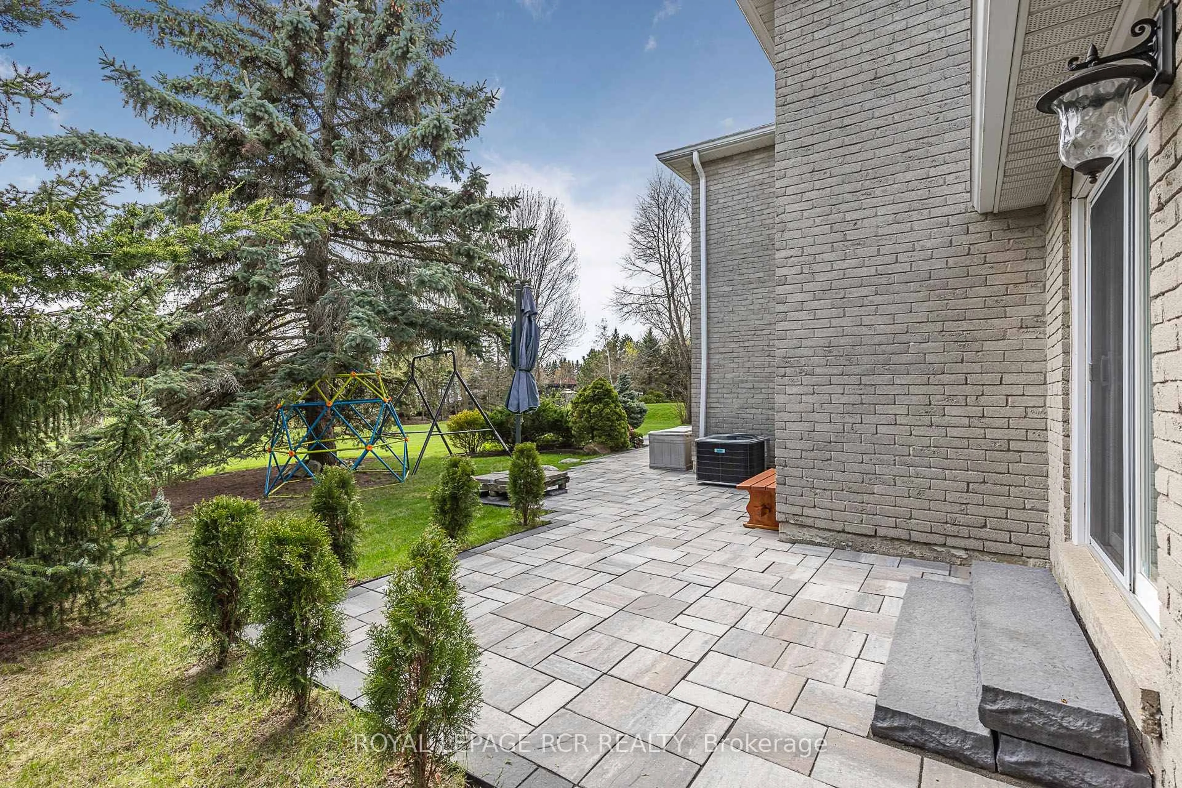 Patio, street for 6 Marjorie Dr, Whitchurch-Stouffville Ontario L4A 2C8