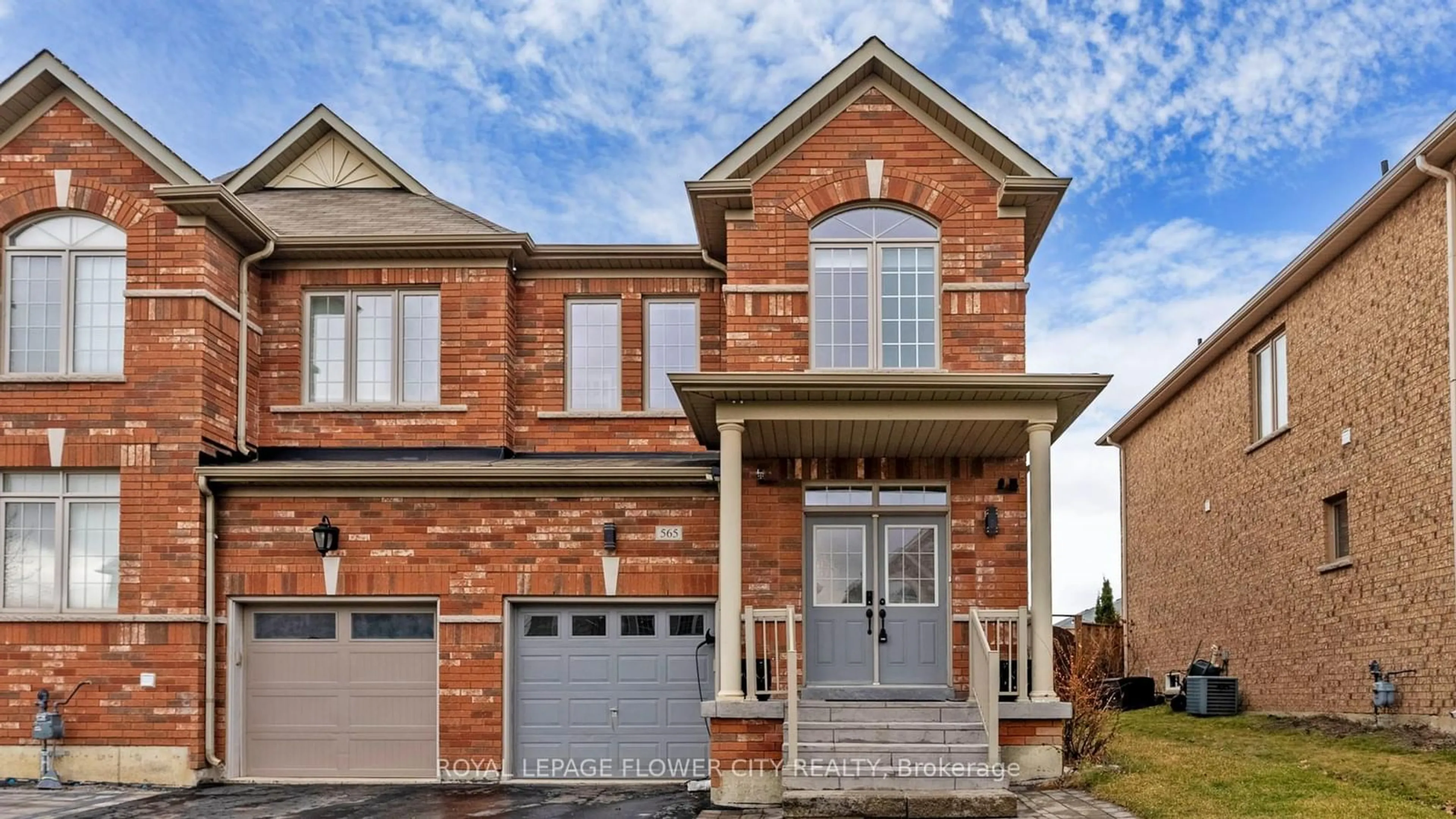 Home with brick exterior material, street for 565 Foxcroft Blvd, Newmarket Ontario L3X 3L6