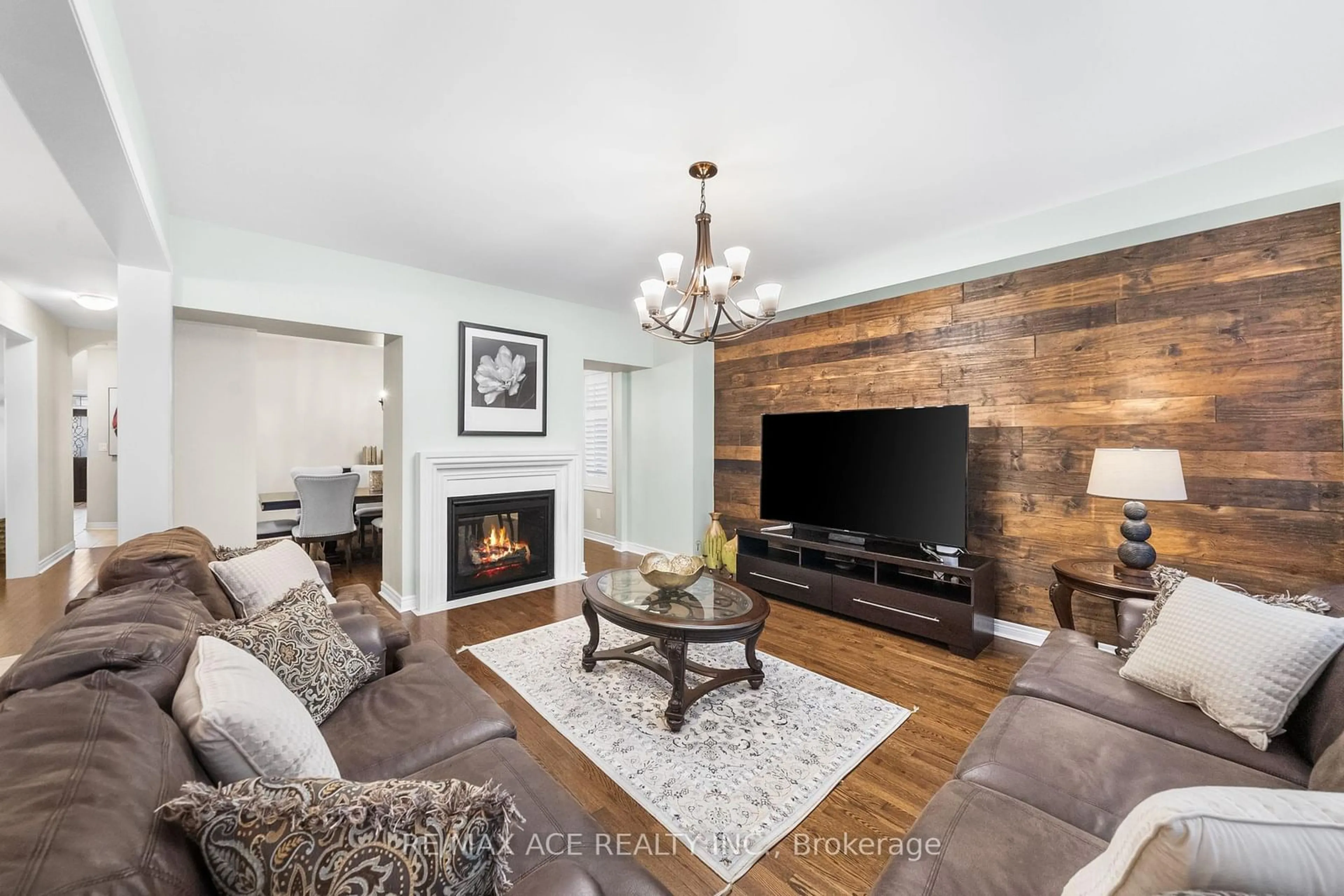 Living room with furniture, wood/laminate floor for 224 Frederick Curran Lane, Newmarket Ontario L3X 0B9