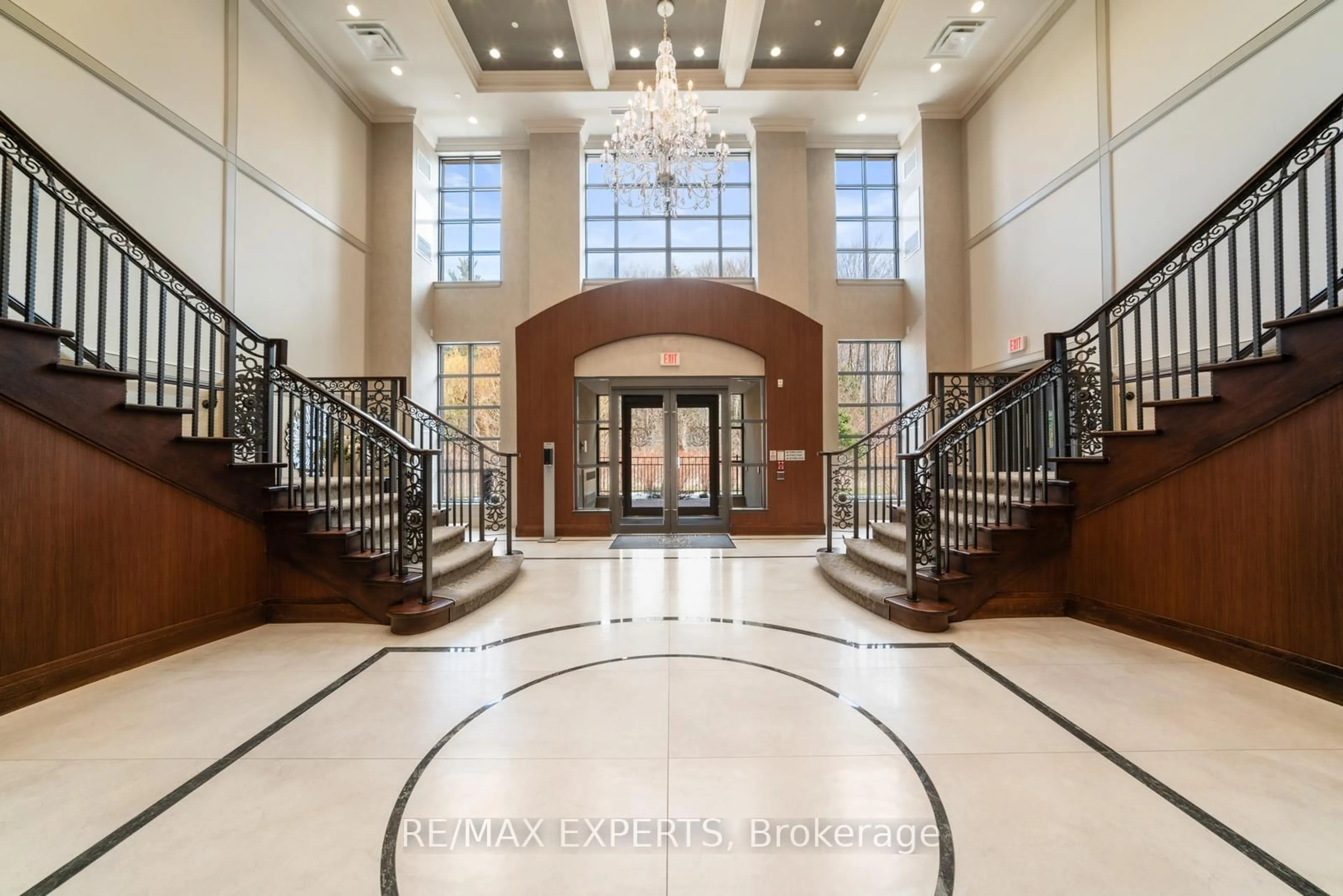 Indoor foyer for 9909 Pine Valley Dr #317, Vaughan Ontario L4L 1A6