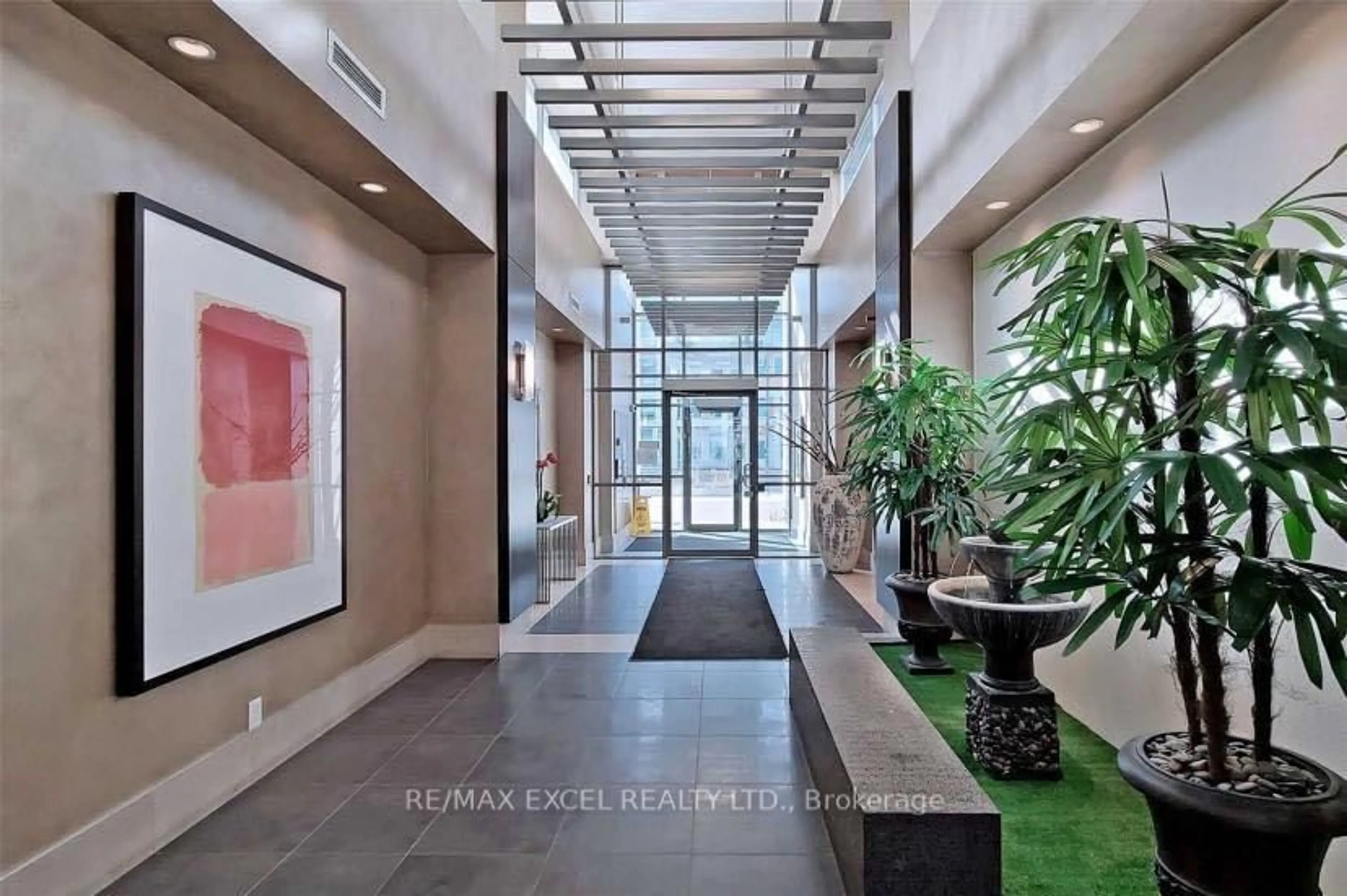 Indoor foyer for 1 Upper Duke Cres #110, Markham Ontario L6G 0B6