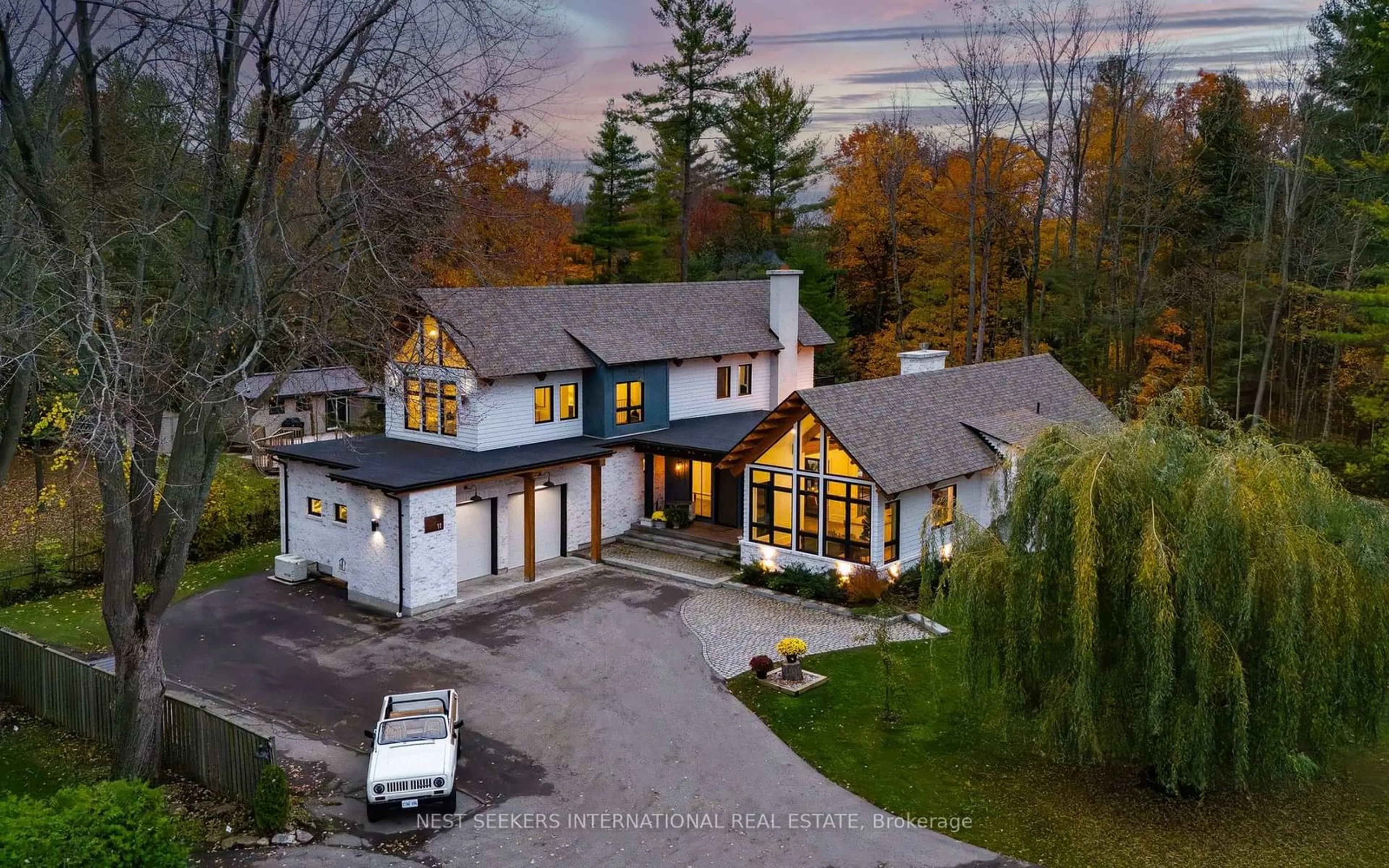 A pic from outside/outdoor area/front of a property/back of a property/a pic from drone, unknown for 11 Sibbald Cres, Georgina Ontario L0E 1R0