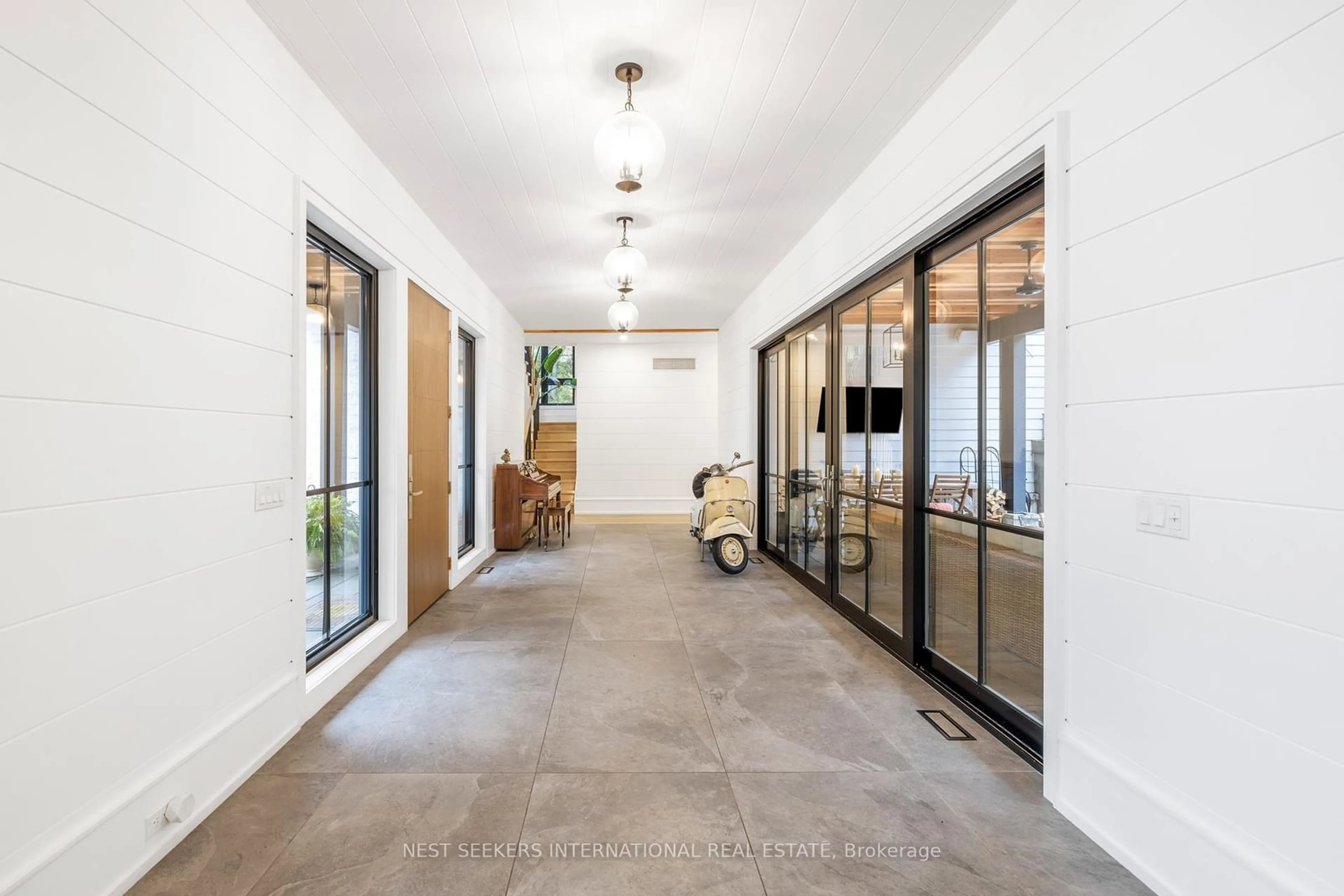 Indoor foyer for 11 Sibbald Cres, Georgina Ontario L0E 1R0