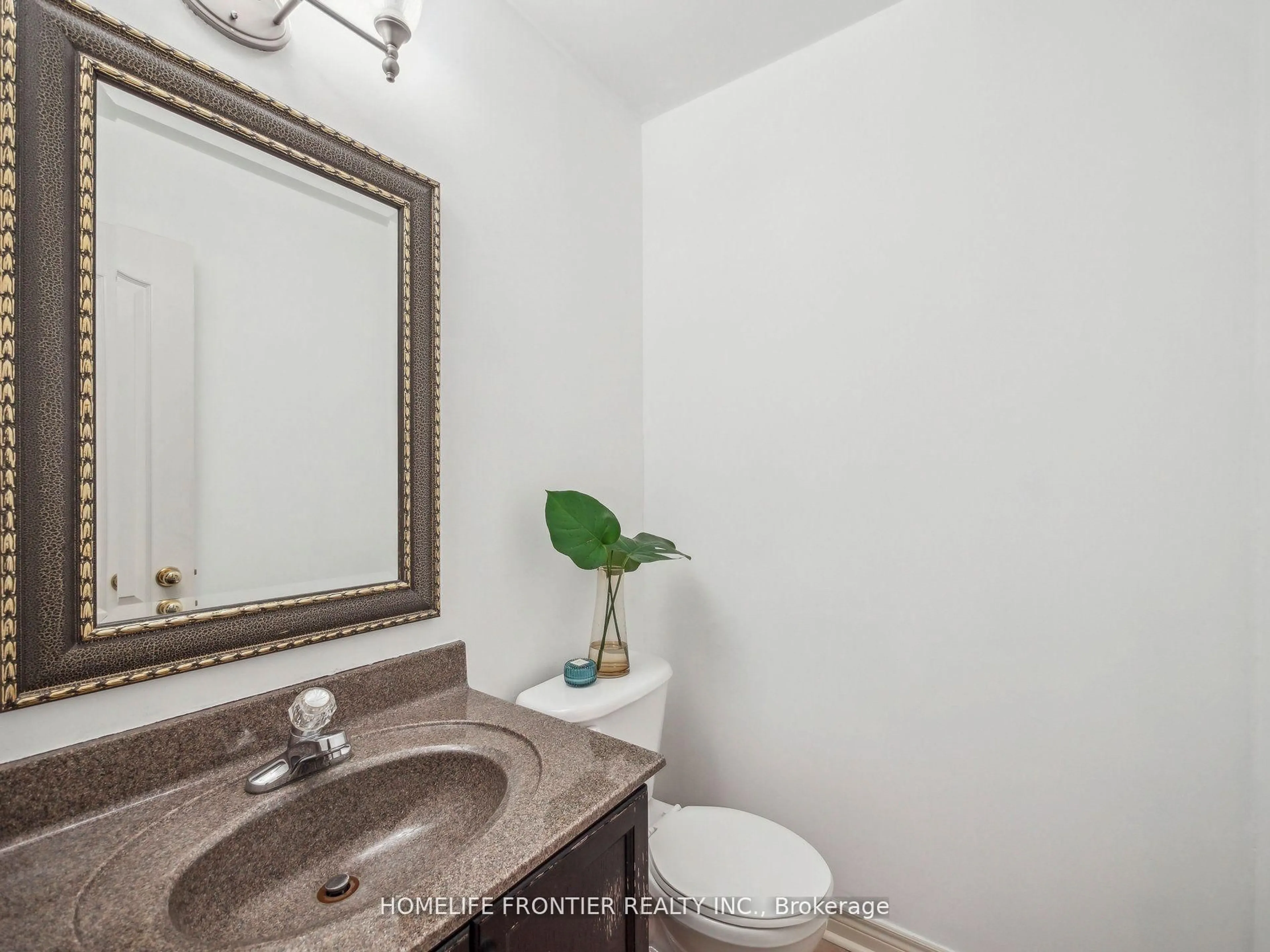 Standard bathroom, ceramic/tile floor for 190 Forestwood St, Richmond Hill Ontario L4S 1Y1