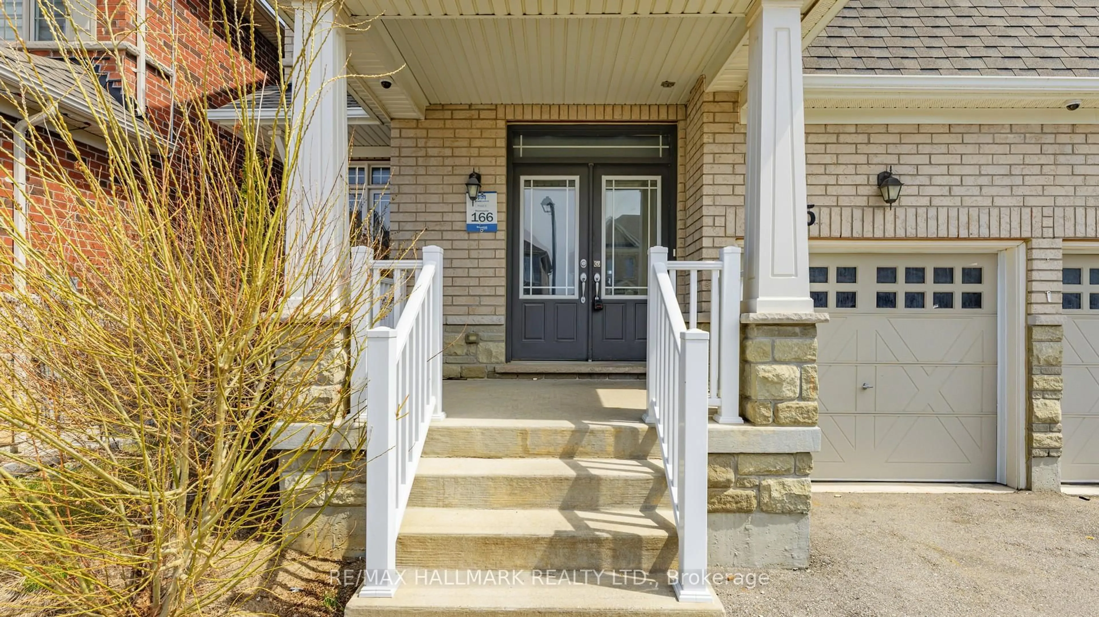 Indoor entryway for 45 Romanelli Cres, Bradford West Gwillimbury Ontario L3Z 0X7