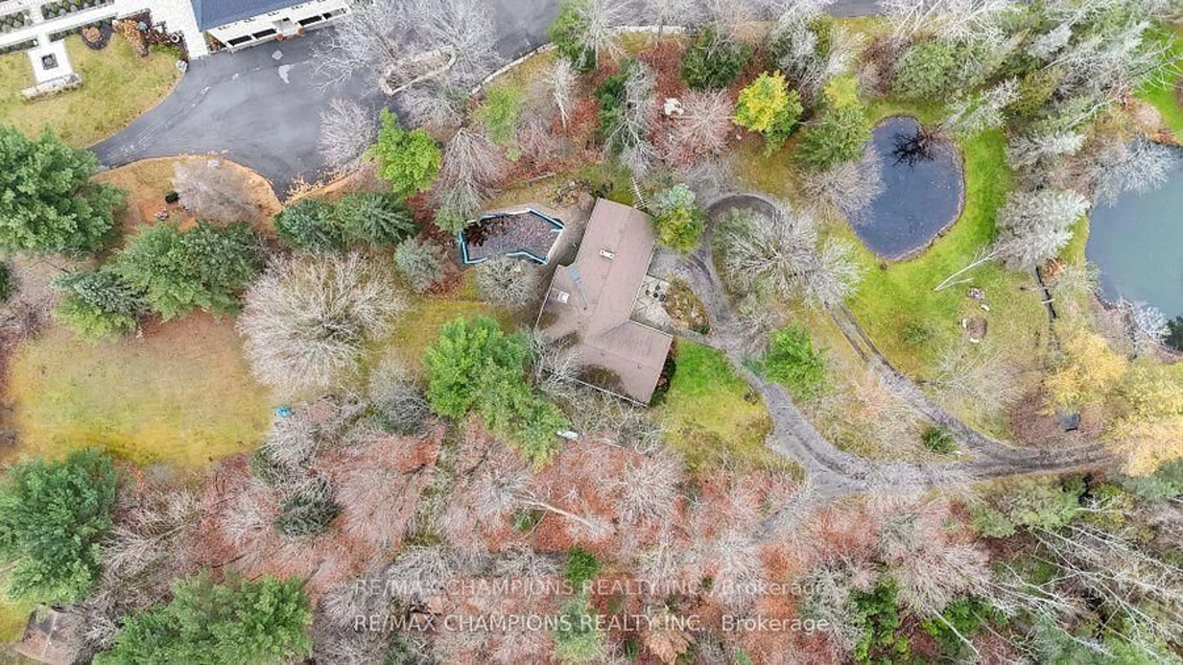A pic from outside/outdoor area/front of a property/back of a property/a pic from drone, unknown for 16548 7th Concession Rd, King Ontario L7B 0E4