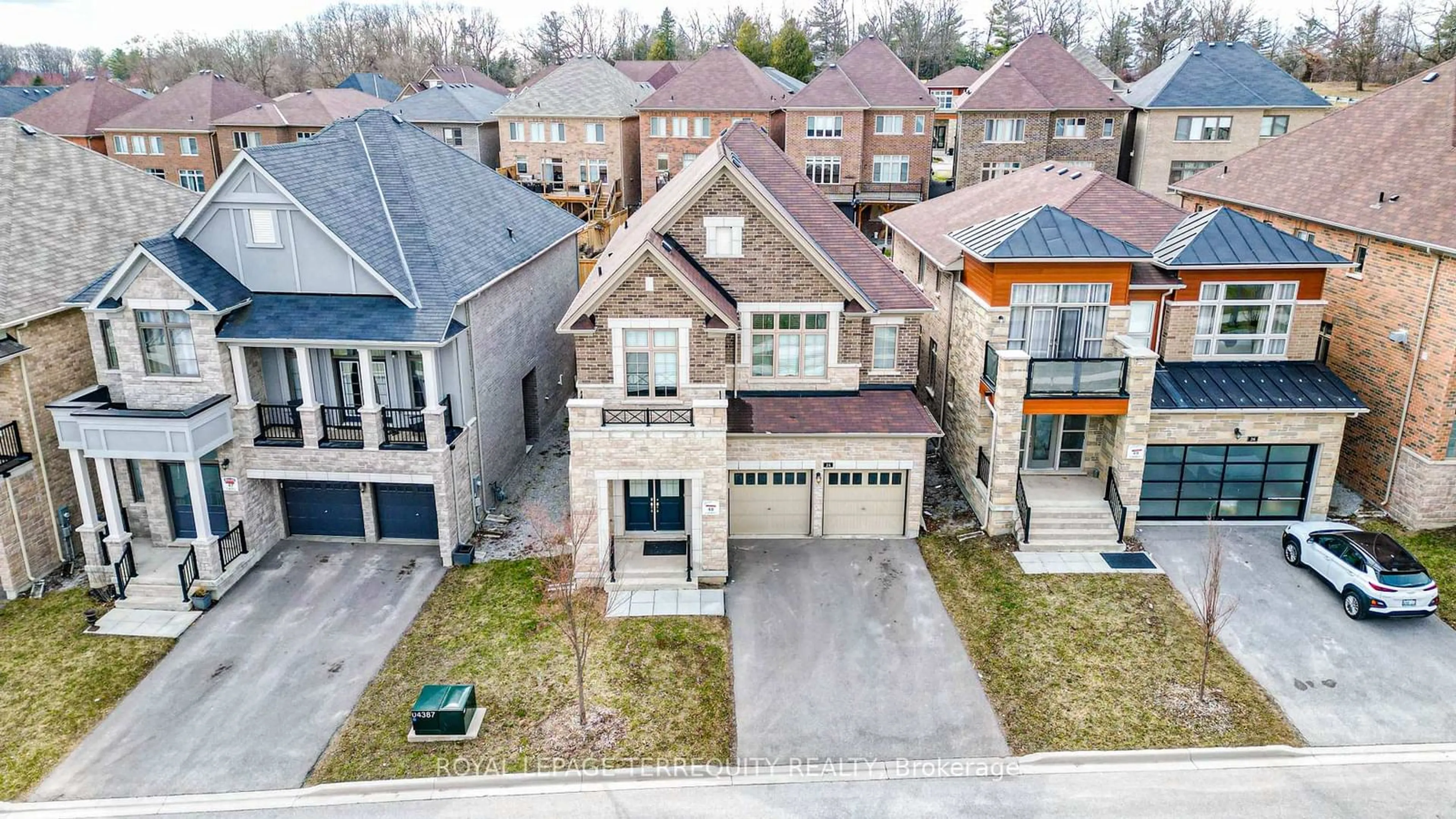 A pic from outside/outdoor area/front of a property/back of a property/a pic from drone, street for 24 John Smith St, East Gwillimbury Ontario L9N 0S7