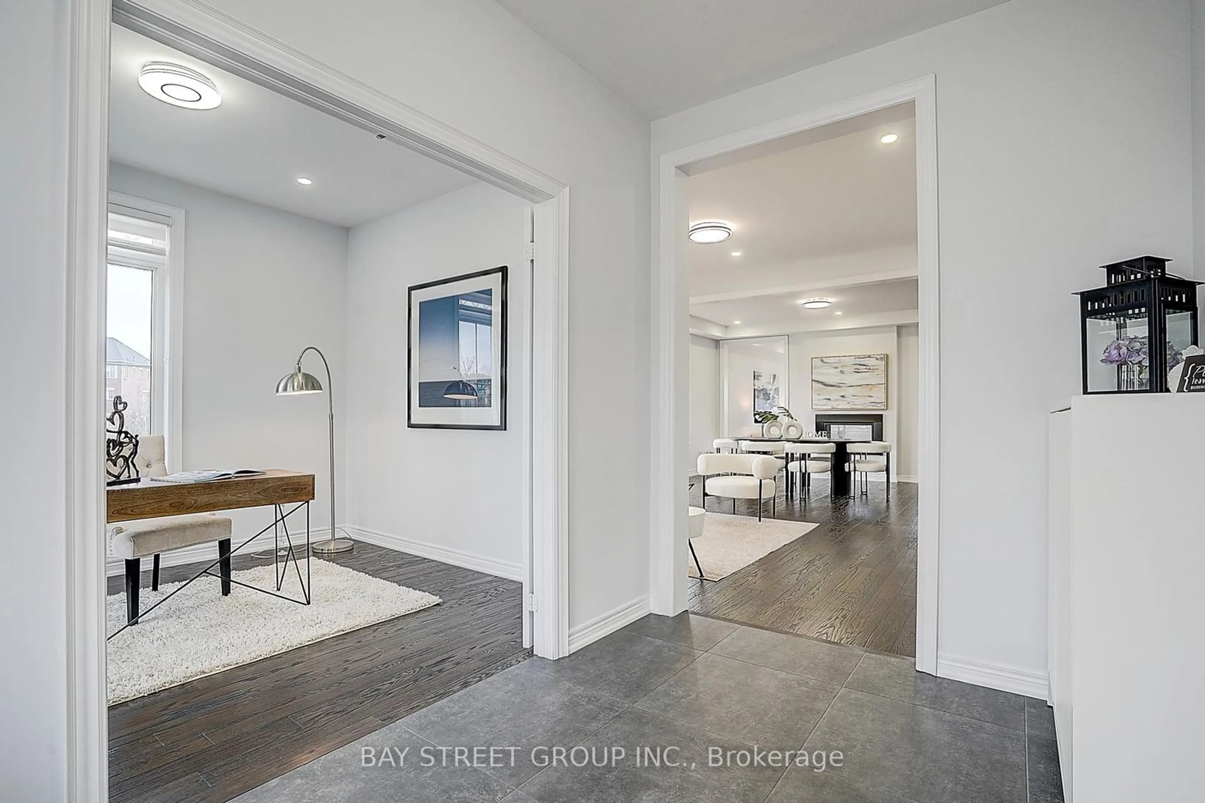 Indoor entryway for 82 Conklin Cres, Aurora Ontario L4G 0Z2