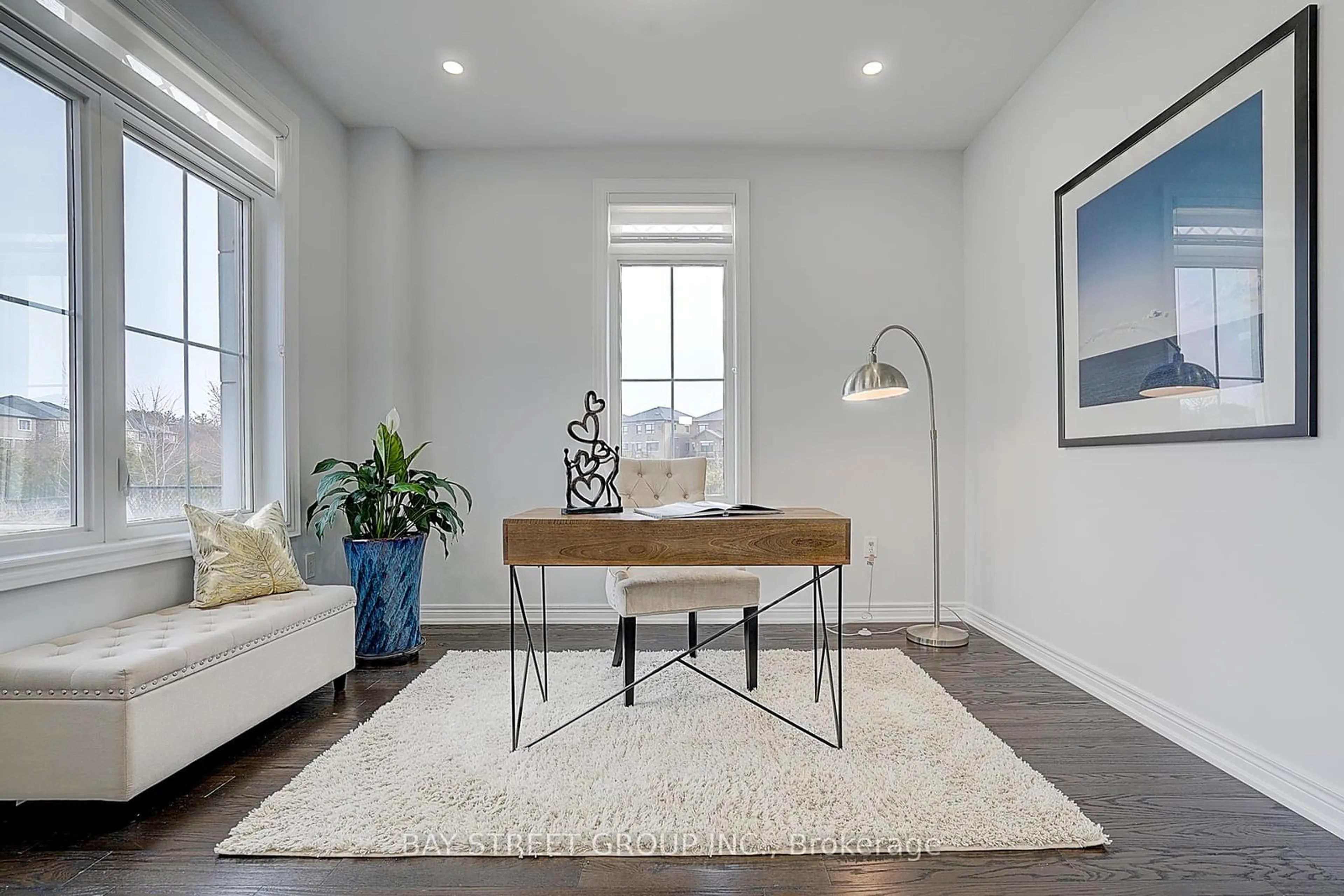 Living room with furniture, wood/laminate floor for 82 Conklin Cres, Aurora Ontario L4G 0Z2