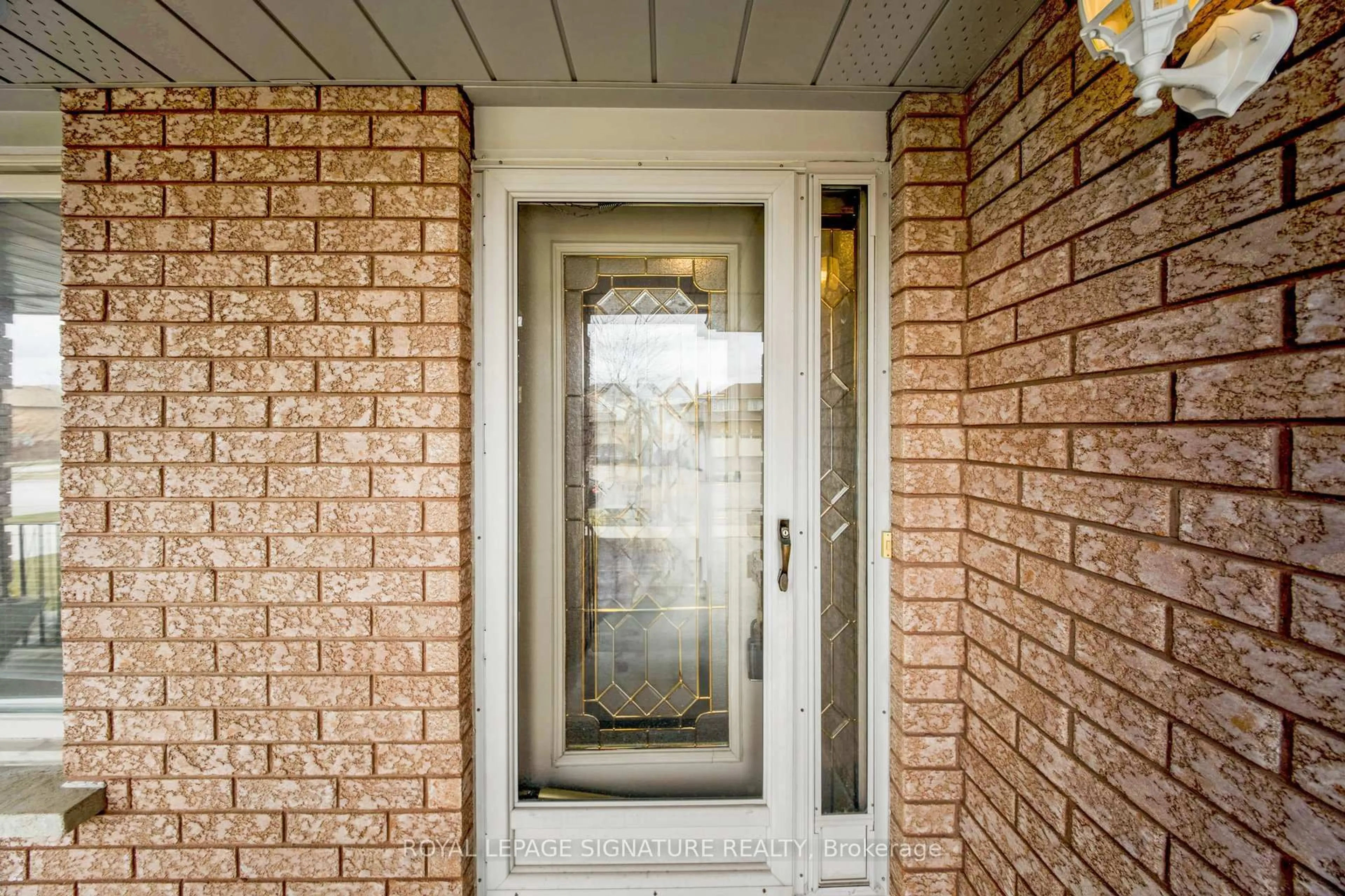 Indoor entryway for 65 Gates Rd, Vaughan Ontario L4L 8R6