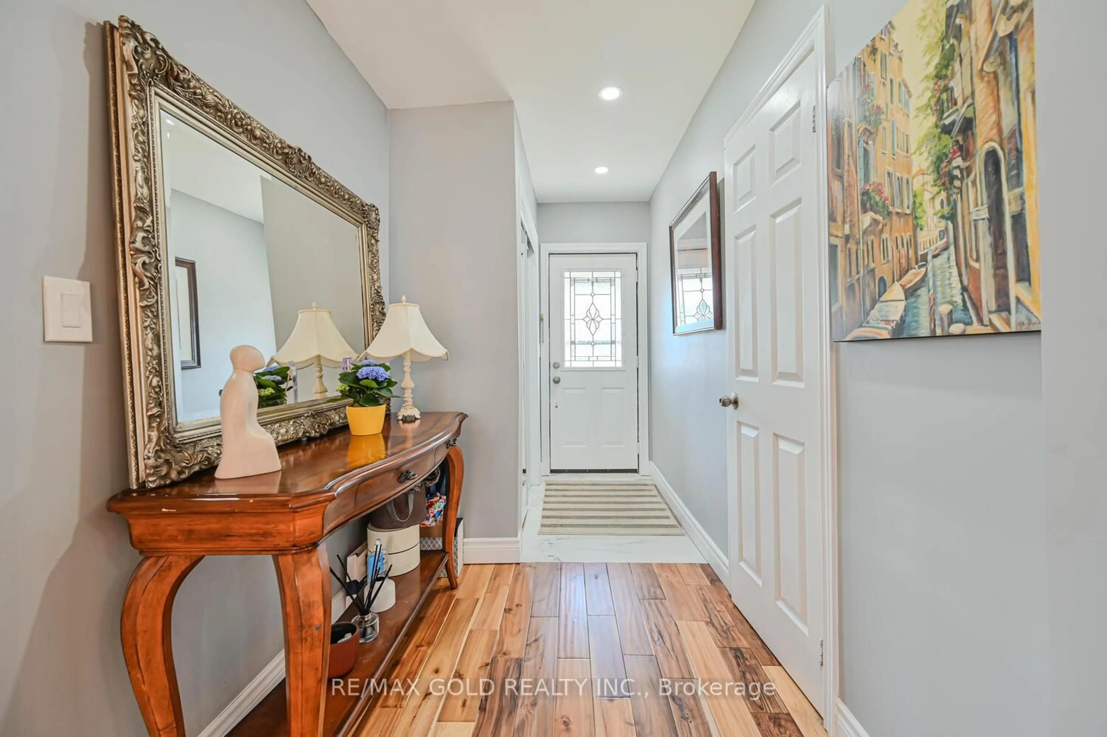 Indoor entryway for 8726 Highway 9 N/A, New Tecumseth Ontario L0G 1W0