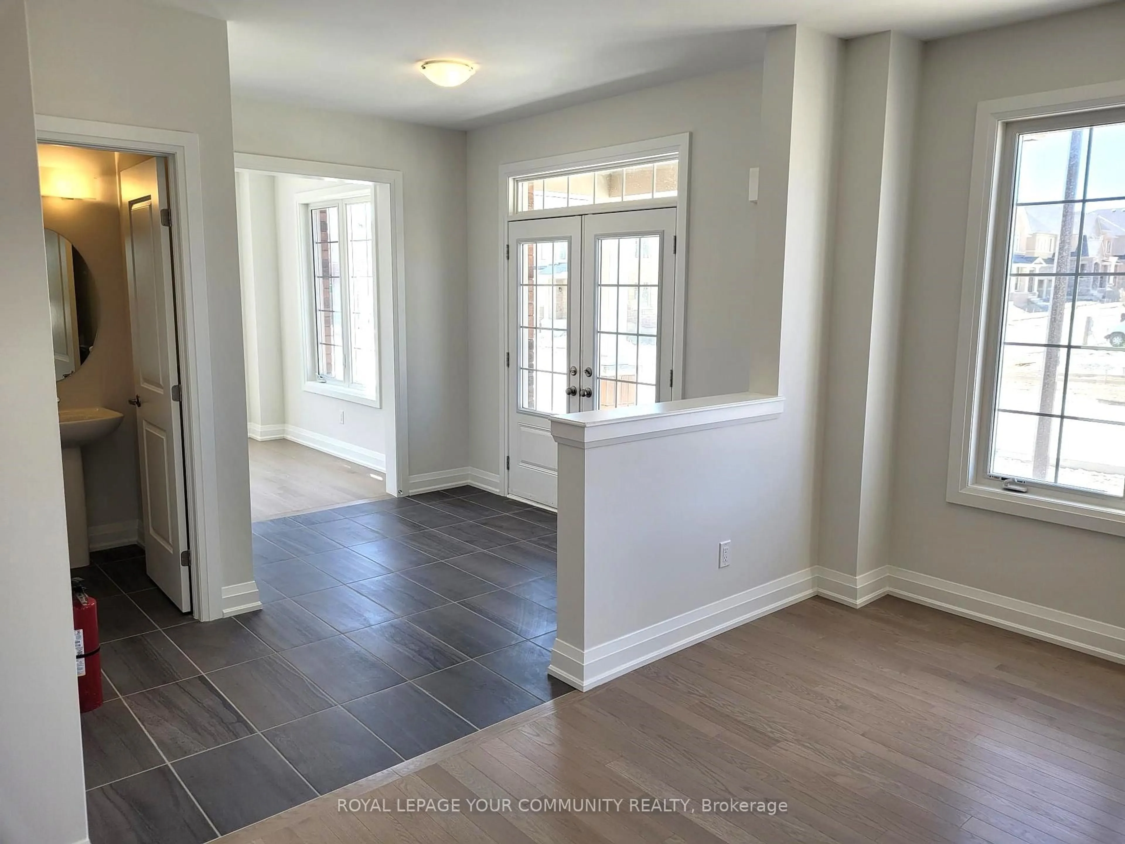 Indoor entryway for 2 Lorrain Hand Cres, Georgina Ontario L4P 0S9