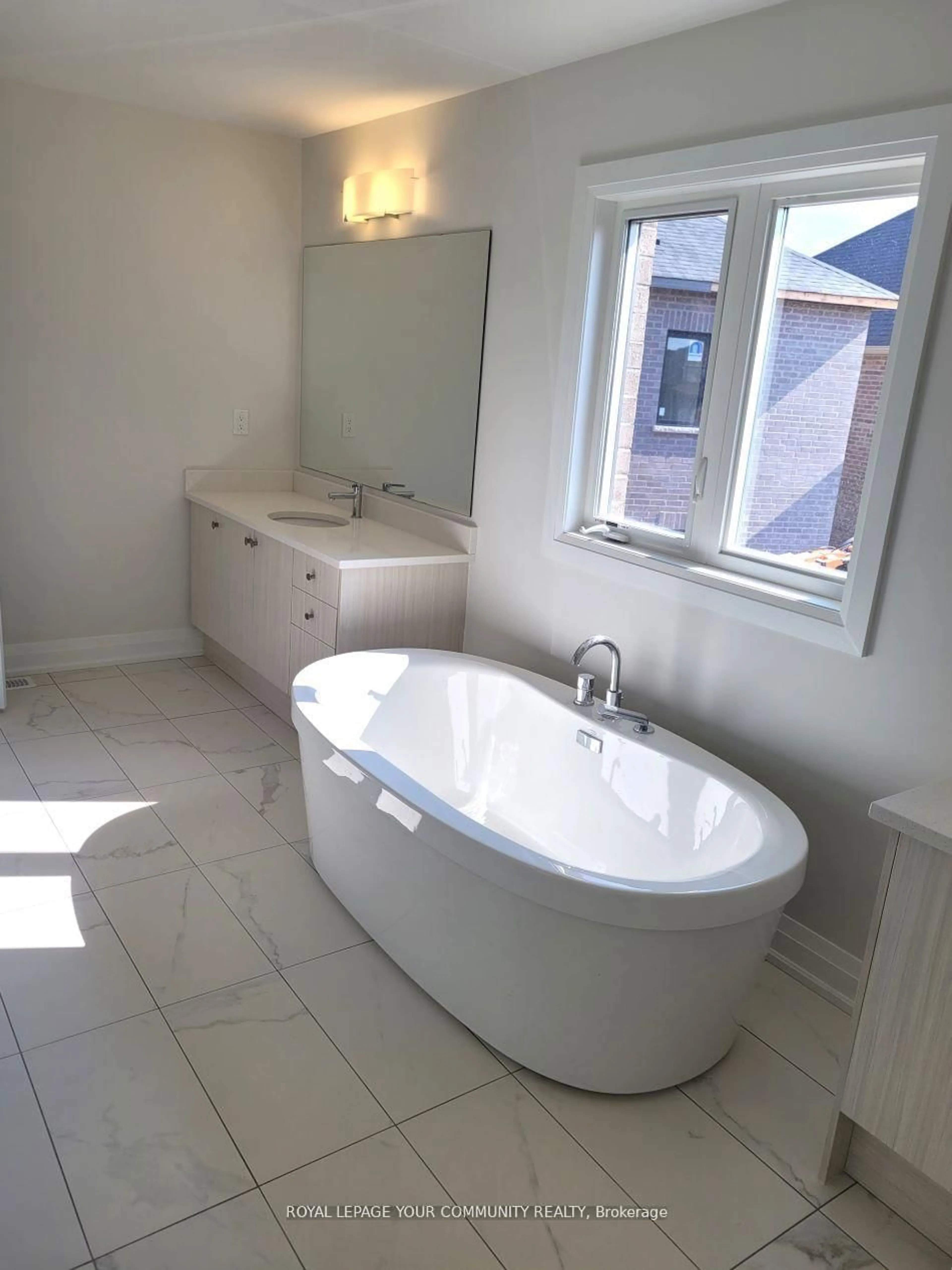 Contemporary bathroom, ceramic/tile floor for 47 Bud Leggett Cres, Georgina Ontario L4P 0T1