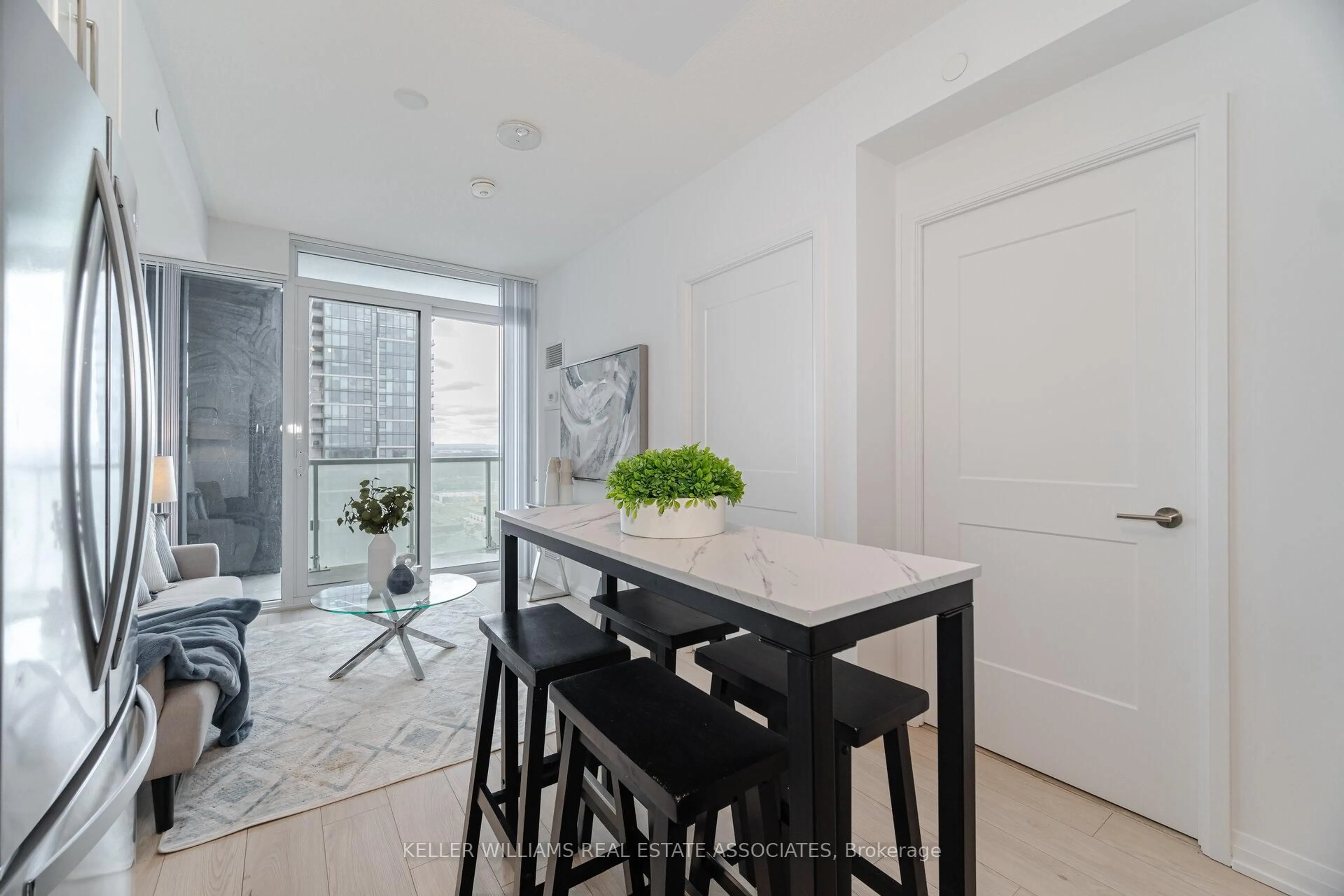 Unknown for 7895 Jane St #3612, Vaughan Ontario L4K 2M7