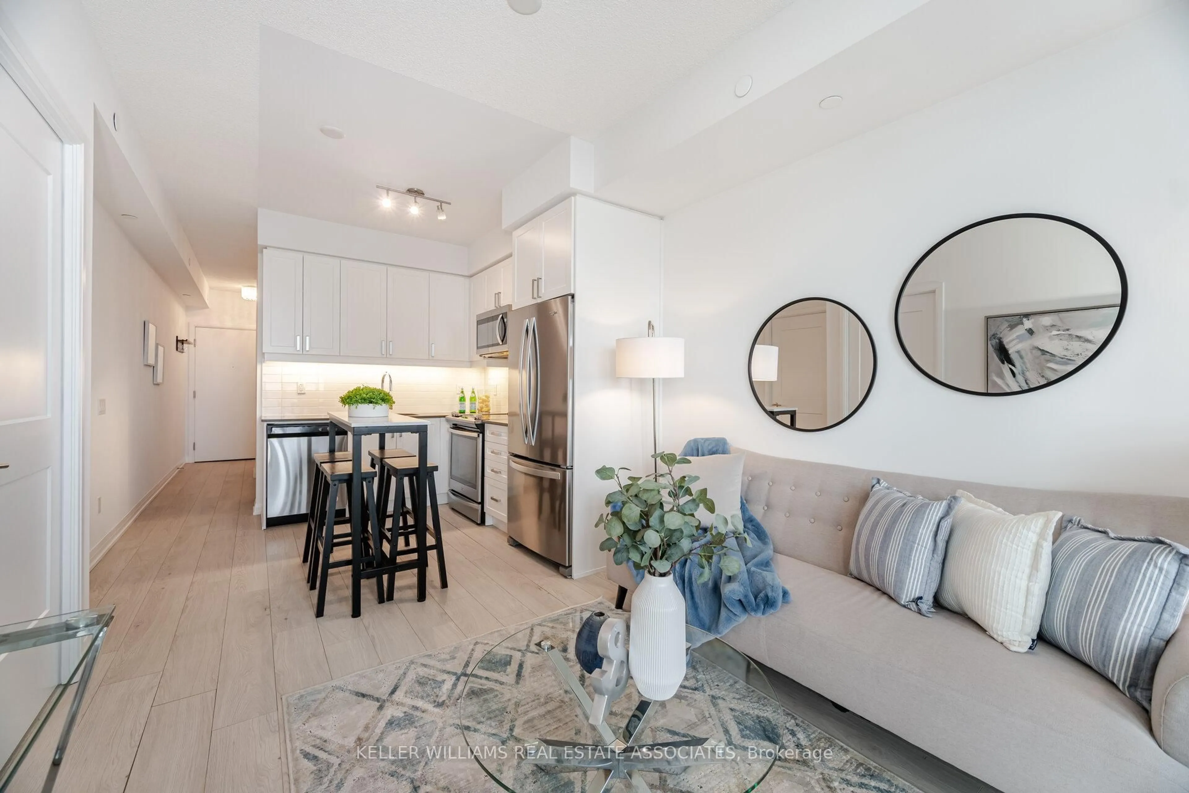 Open concept kitchen, unknown for 7895 Jane St #3612, Vaughan Ontario L4K 0K2
