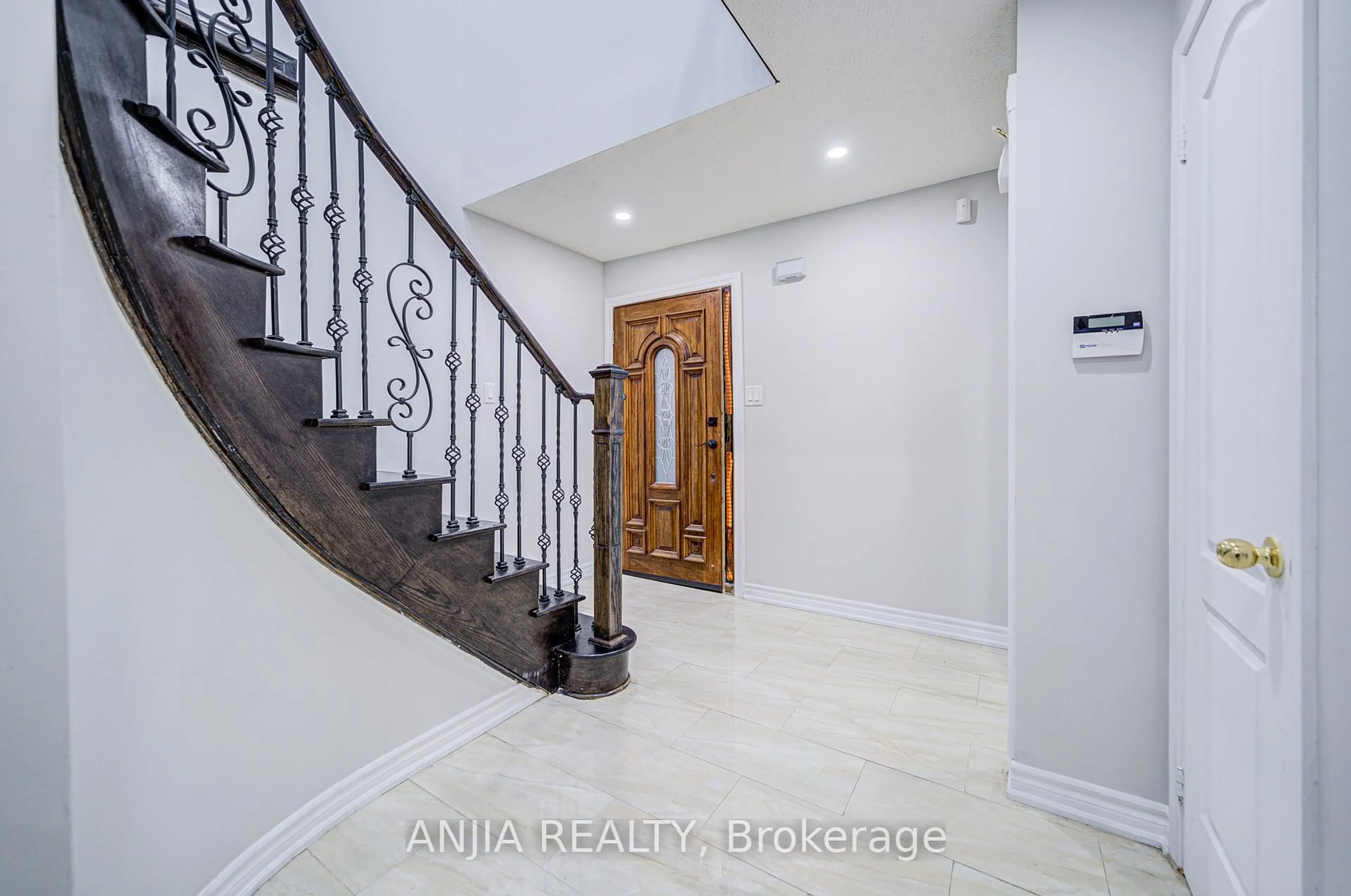 Indoor entryway for 34 Terrosa Rd, Markham Ontario L3S 2M7