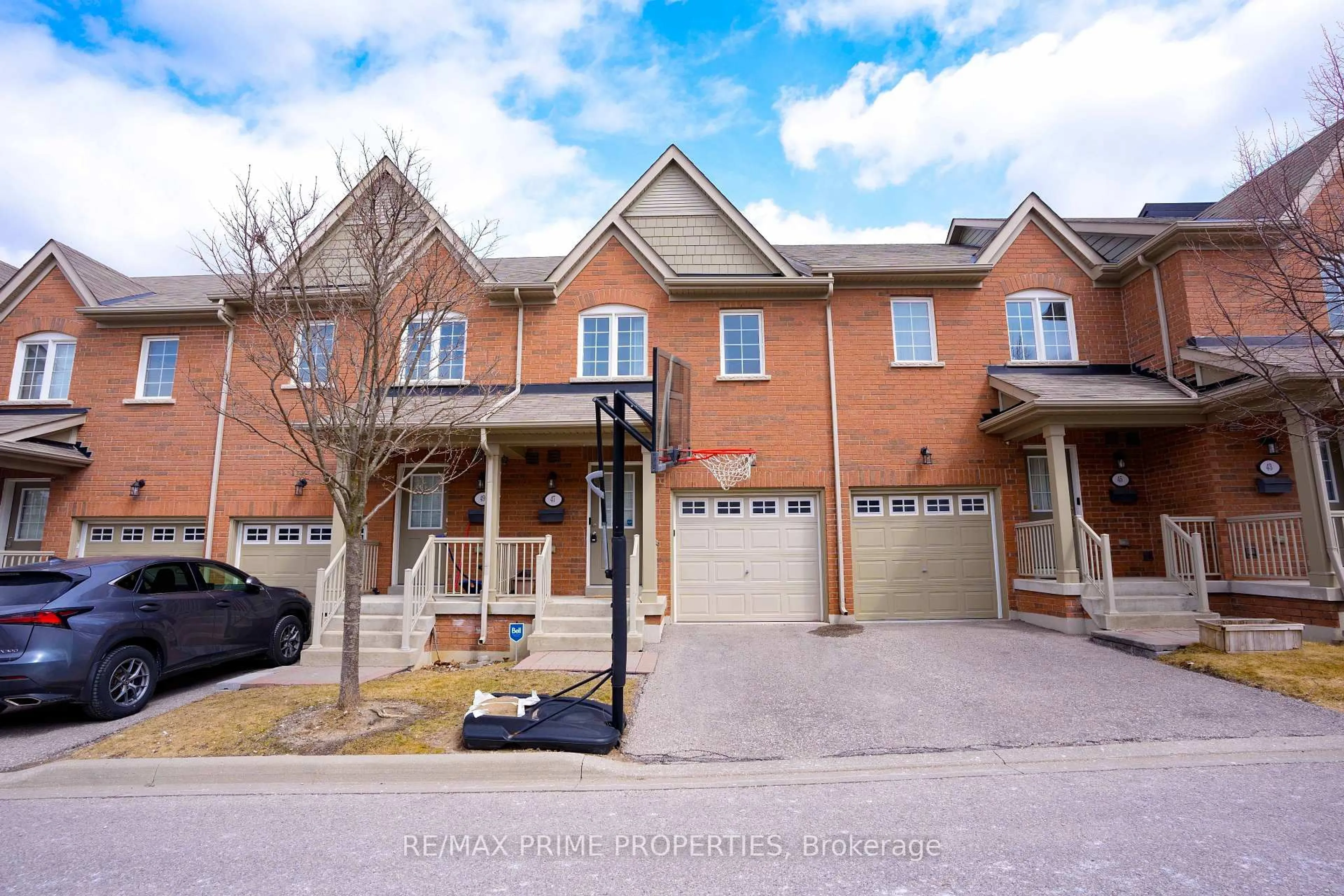A pic from outside/outdoor area/front of a property/back of a property/a pic from drone, street for 47 Edwin Pearson St, Aurora Ontario L4G 0S1
