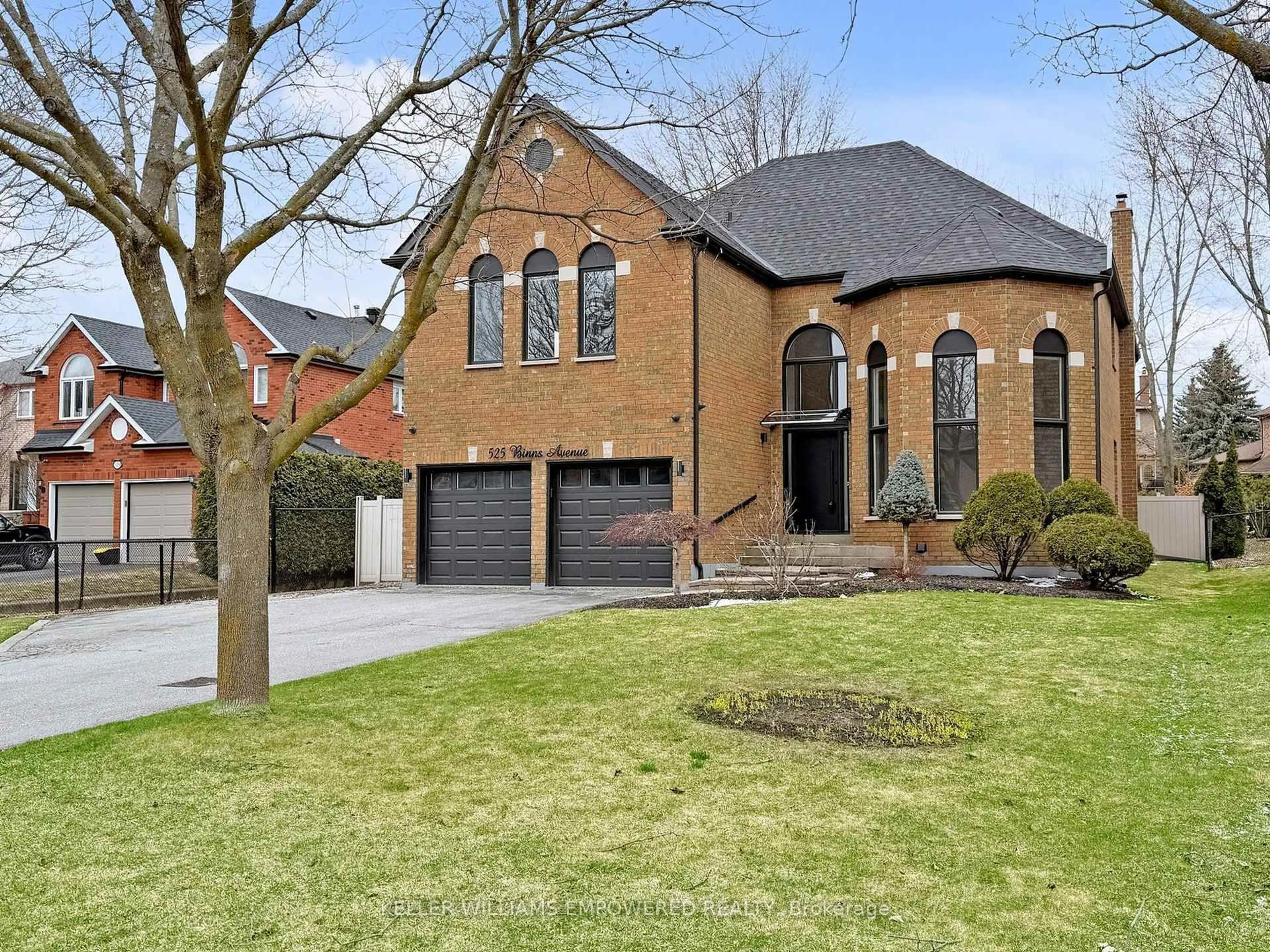Home with brick exterior material, street for 525 Binns Ave, Newmarket Ontario L3X 1T8