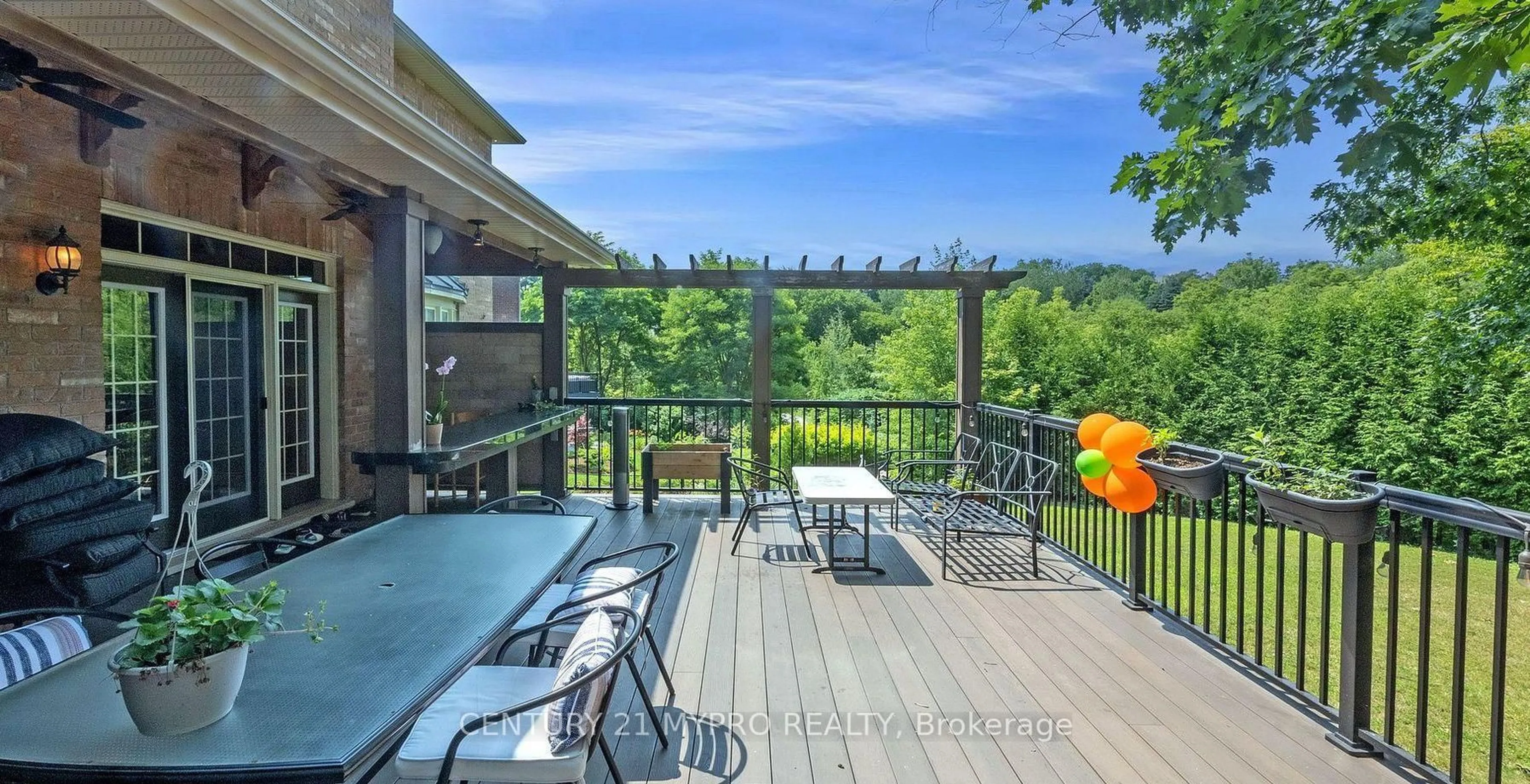 Patio, water/lake/river/ocean view for 160 Championship Circle Pl, Aurora Ontario L4G 0H9