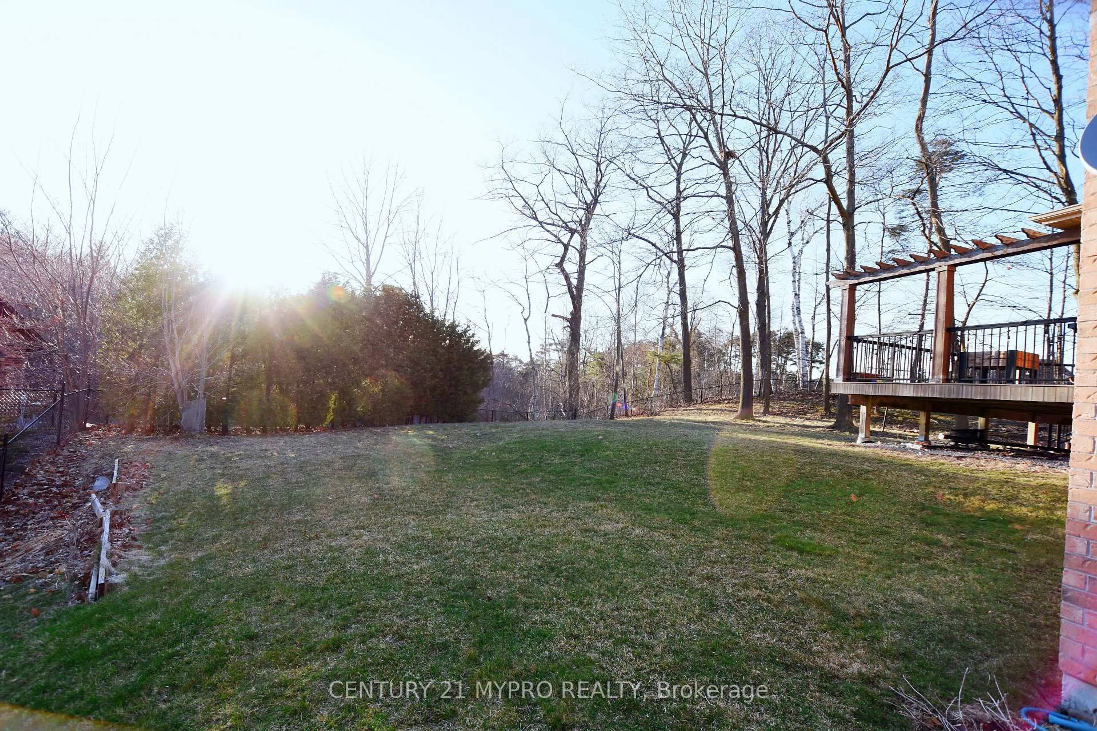 A pic from outside/outdoor area/front of a property/back of a property/a pic from drone, forest/trees view for 160 Championship Circle Pl, Aurora Ontario L4G 0H9