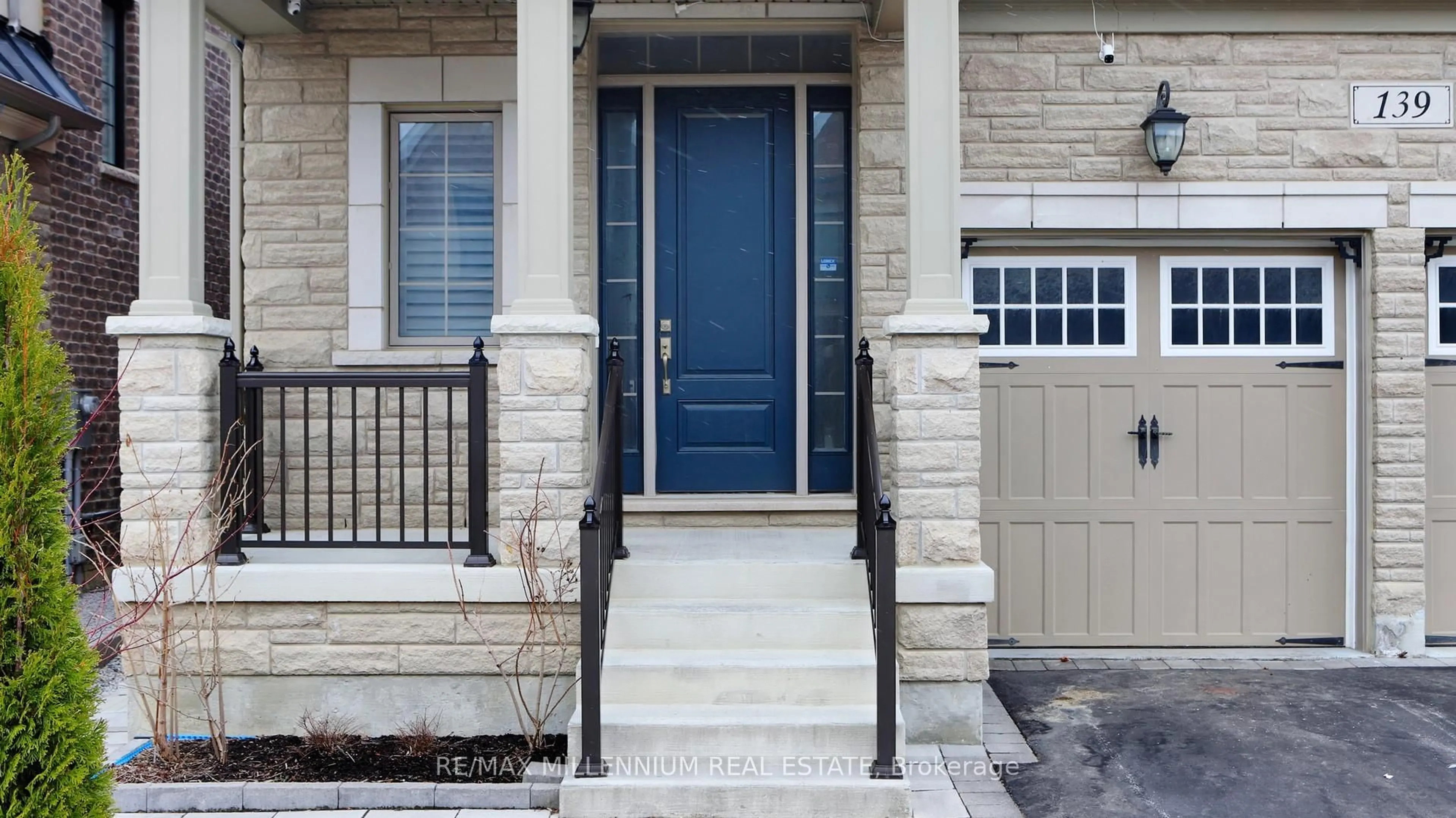 Indoor entryway for 139 Pierre Berton Blvd, Vaughan Ontario L4H 4W3