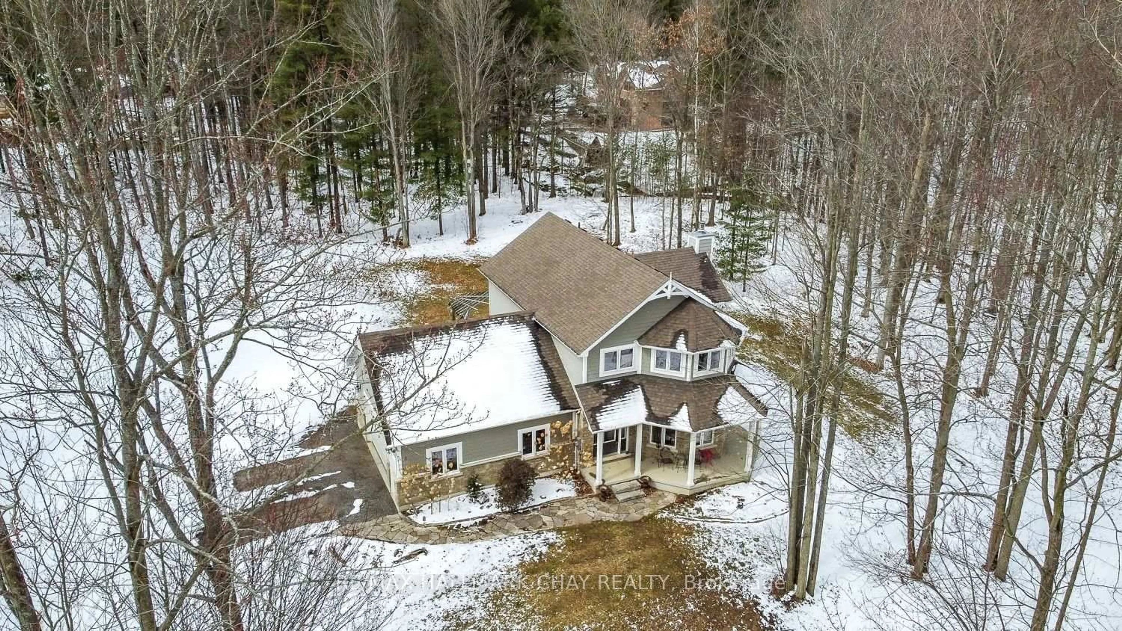 A pic from outside/outdoor area/front of a property/back of a property/a pic from drone, street for 34 Woodland Heights Dr, Adjala-Tosorontio Ontario L0M 1J0
