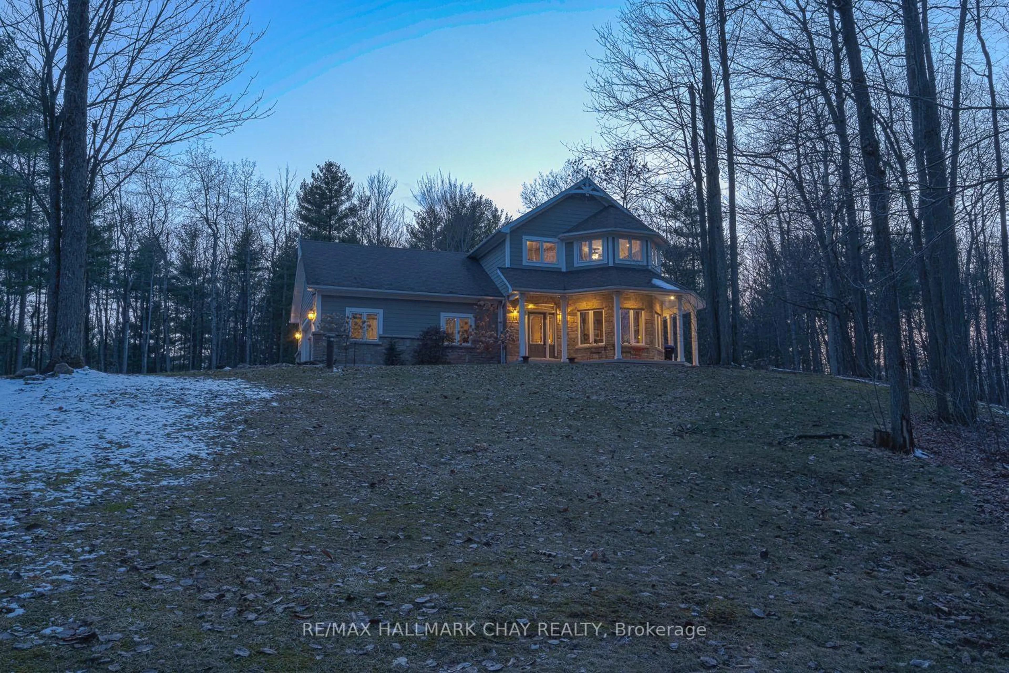A pic from outside/outdoor area/front of a property/back of a property/a pic from drone, unknown for 34 Woodland Heights Dr, Adjala-Tosorontio Ontario L0M 1J0