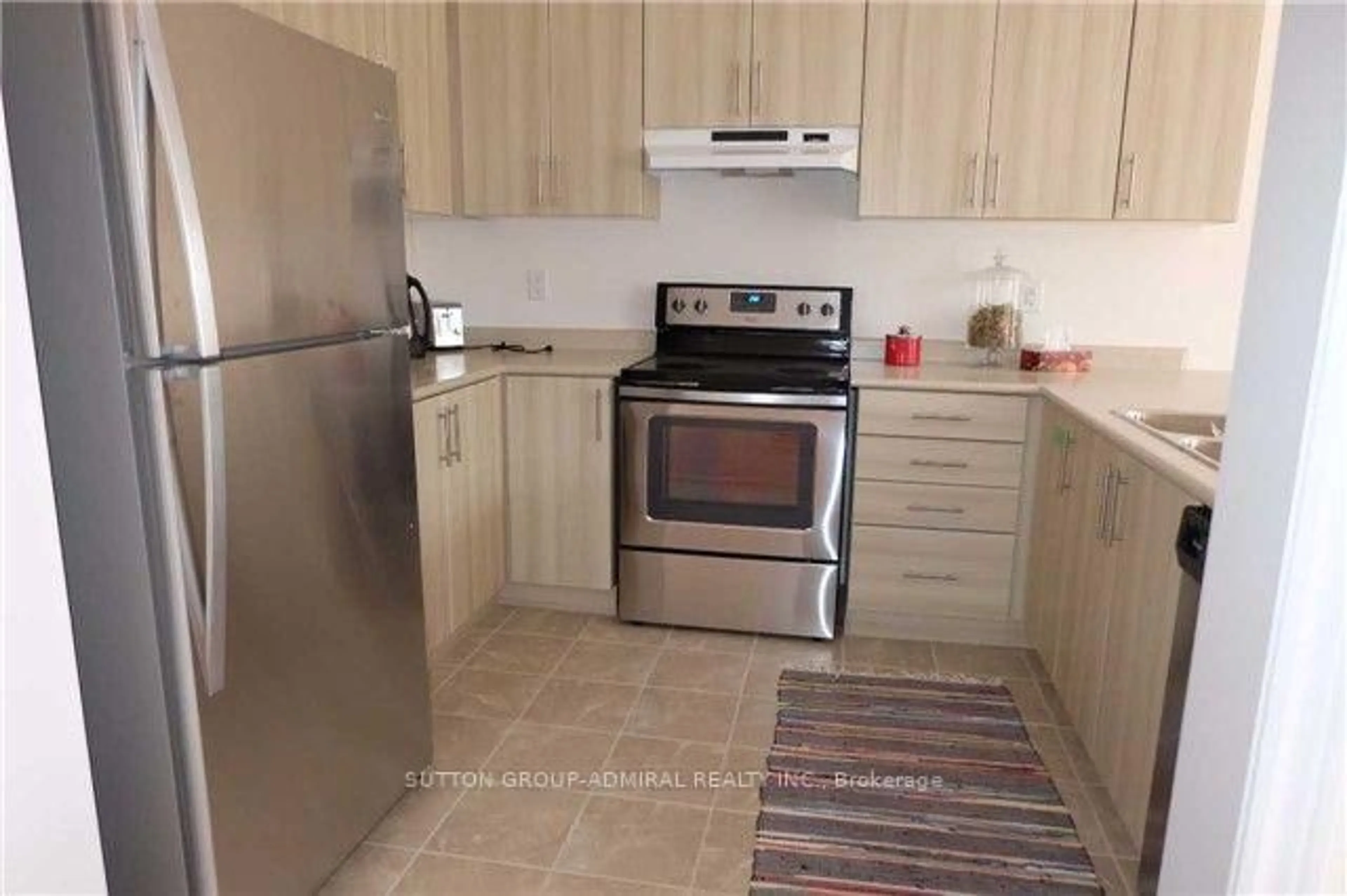 Standard kitchen, unknown for 15 Gower Dr, Aurora Ontario L4G 0V9
