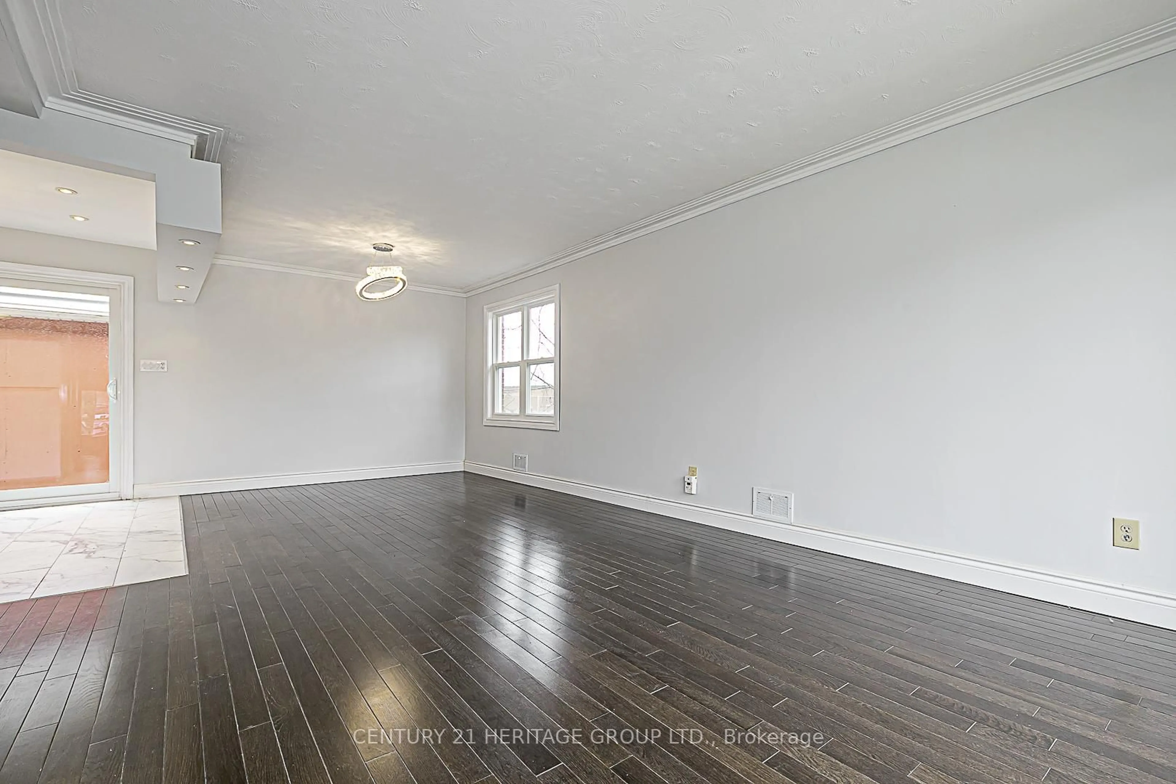 A pic of a room for 53 Wilstead Dr, Newmarket Ontario L3Y 4T8