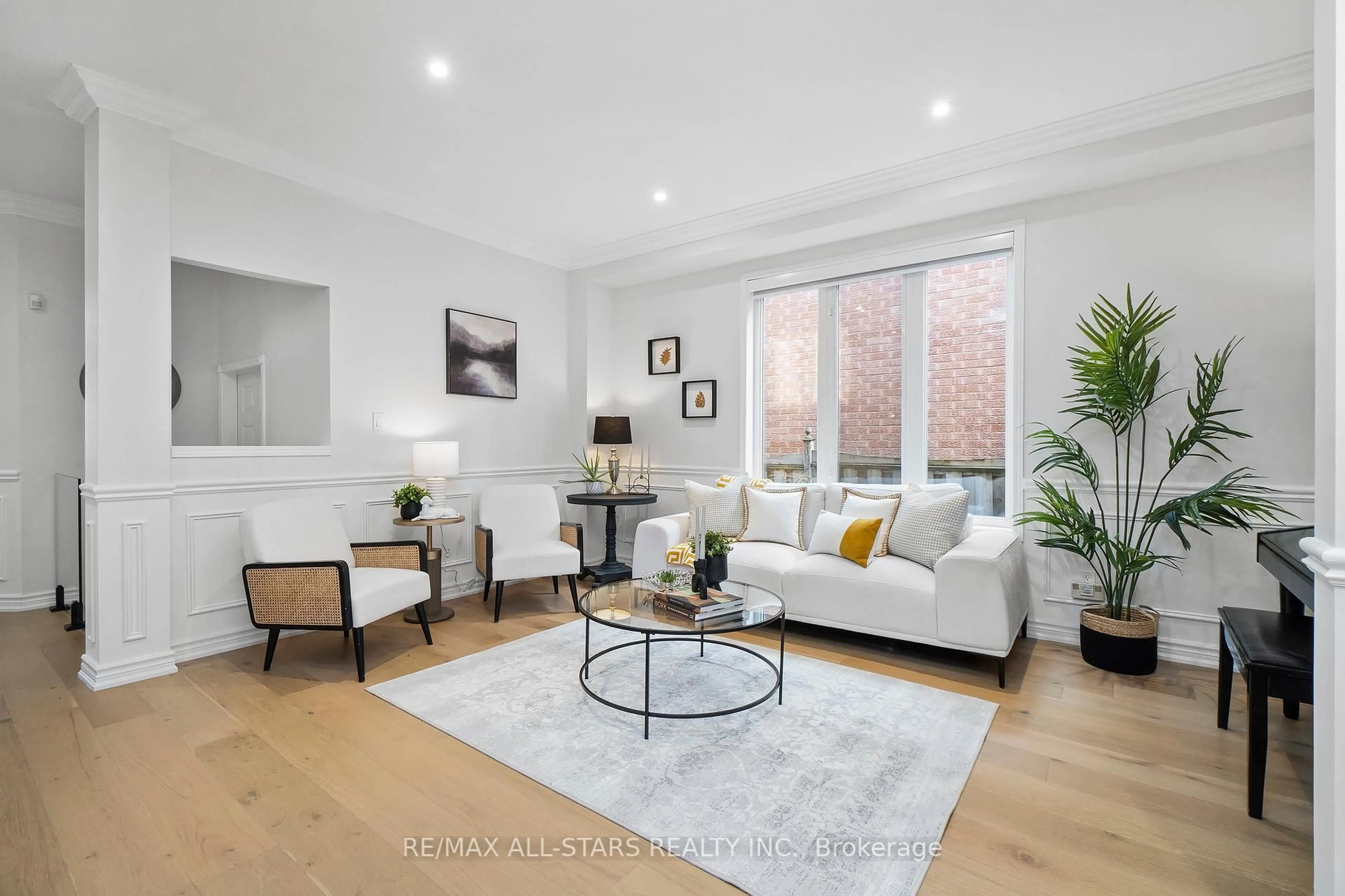 Living room with furniture, unknown for 28 White Cedar Dr, Markham Ontario L3S 4A7