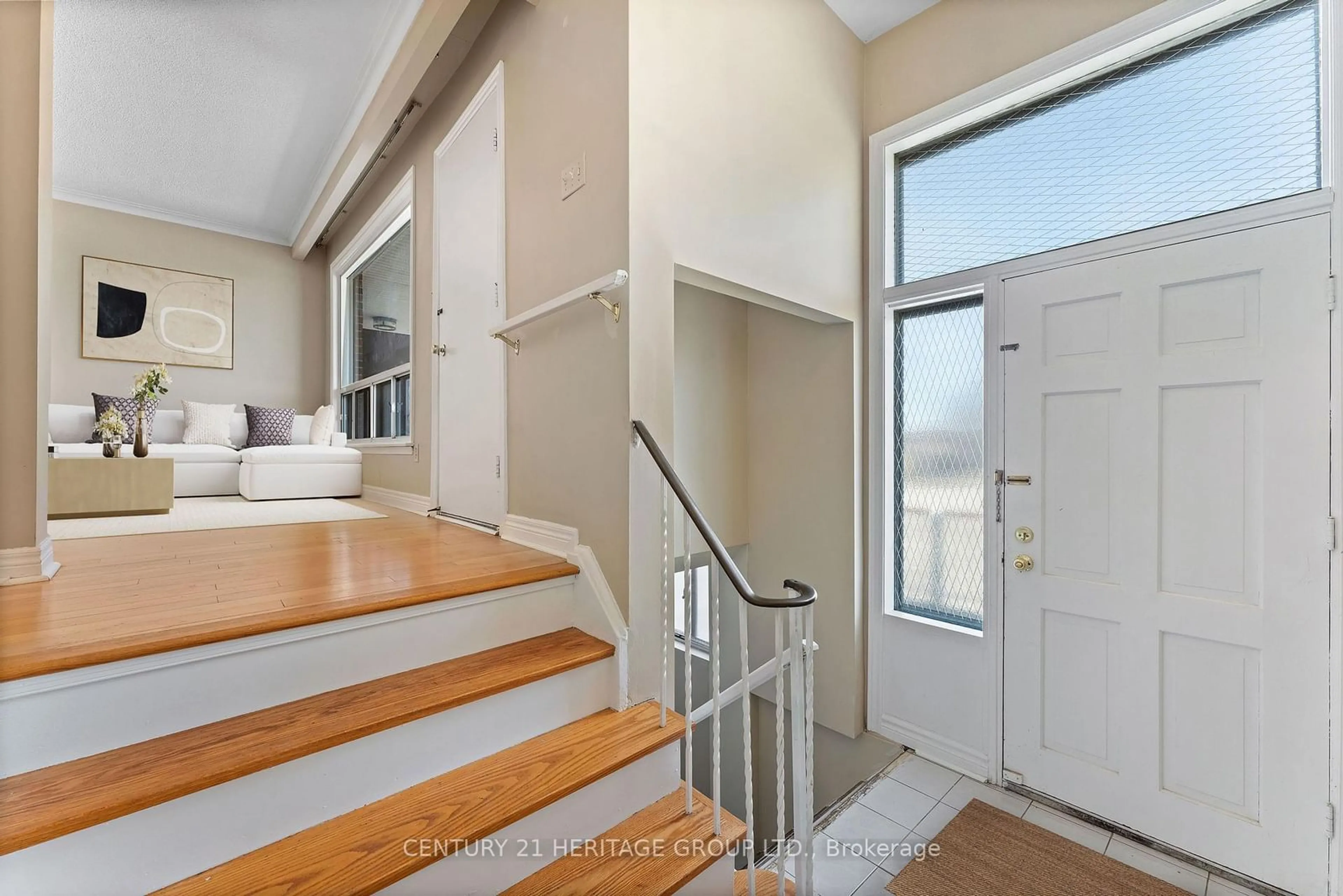 Indoor entryway for 105 Andrew Park, Vaughan Ontario L4L 1G1