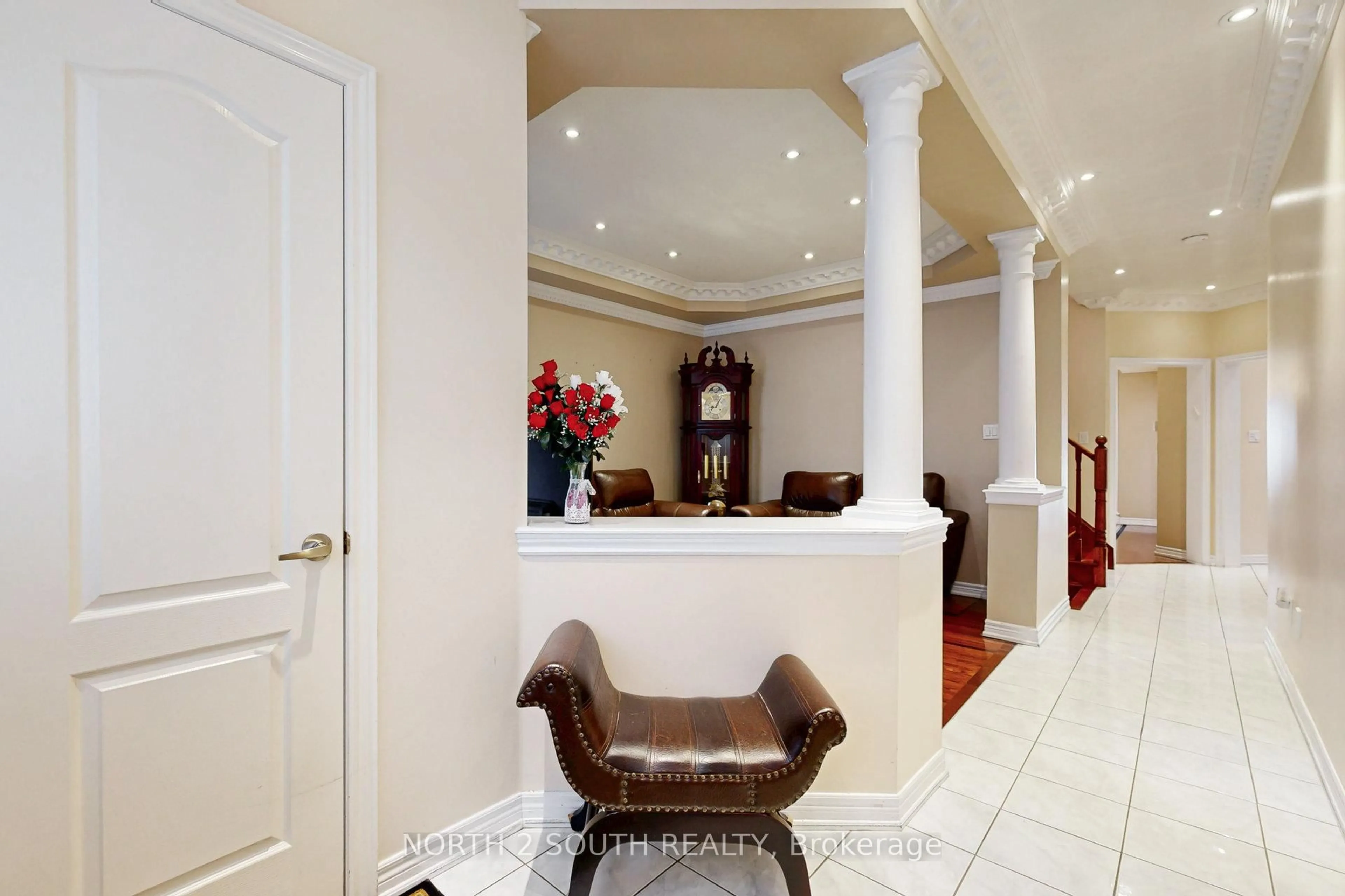 Indoor foyer for 77 Mahogany Forest Dr, Vaughan Ontario L6A 0T1