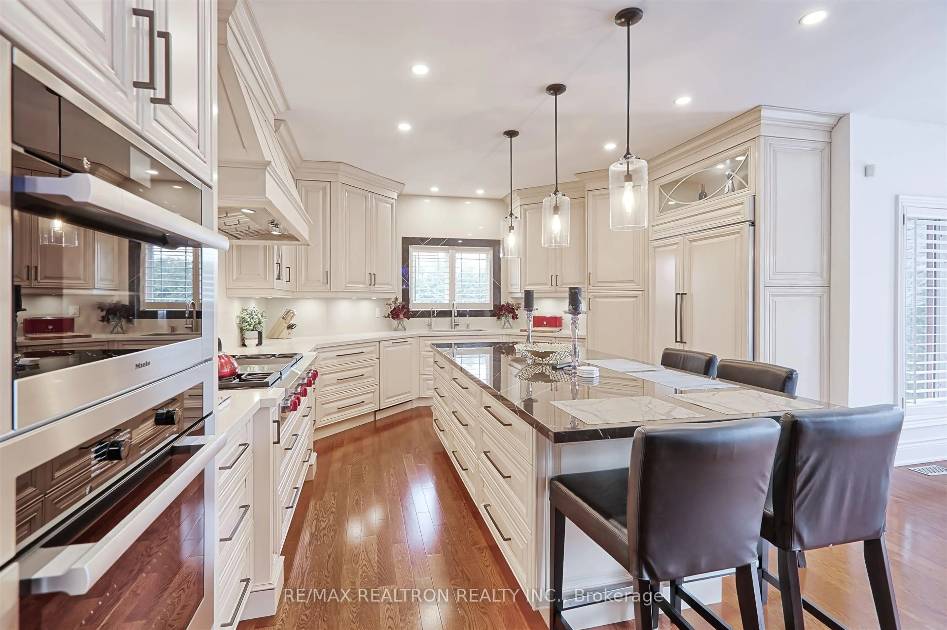 Open concept kitchen, unknown for 45 Duncton Wood Cres, Aurora Ontario L4G 7T4
