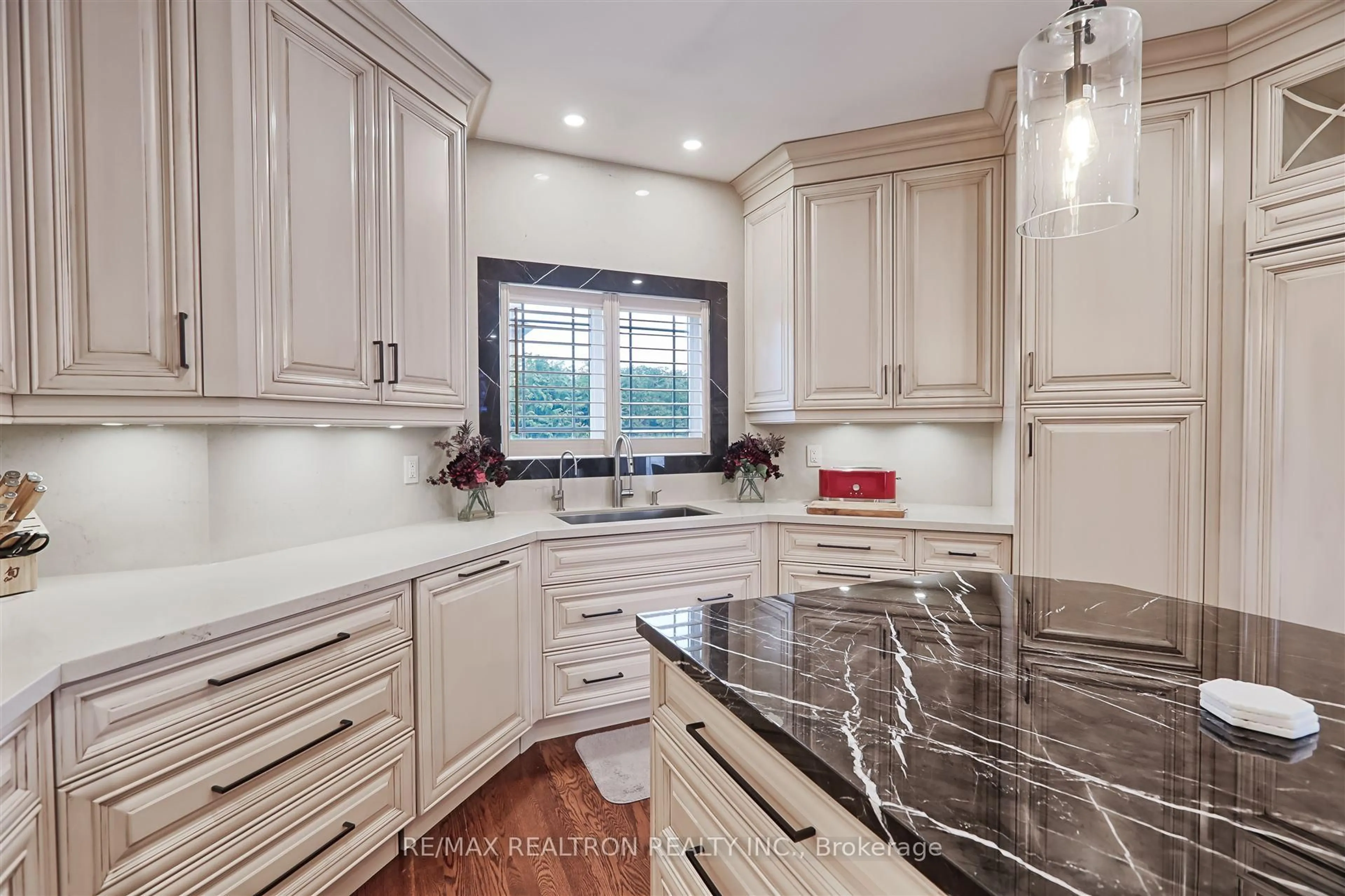 Contemporary kitchen, ceramic/tile floor for 45 Duncton Wood Cres, Aurora Ontario L4G 7T4