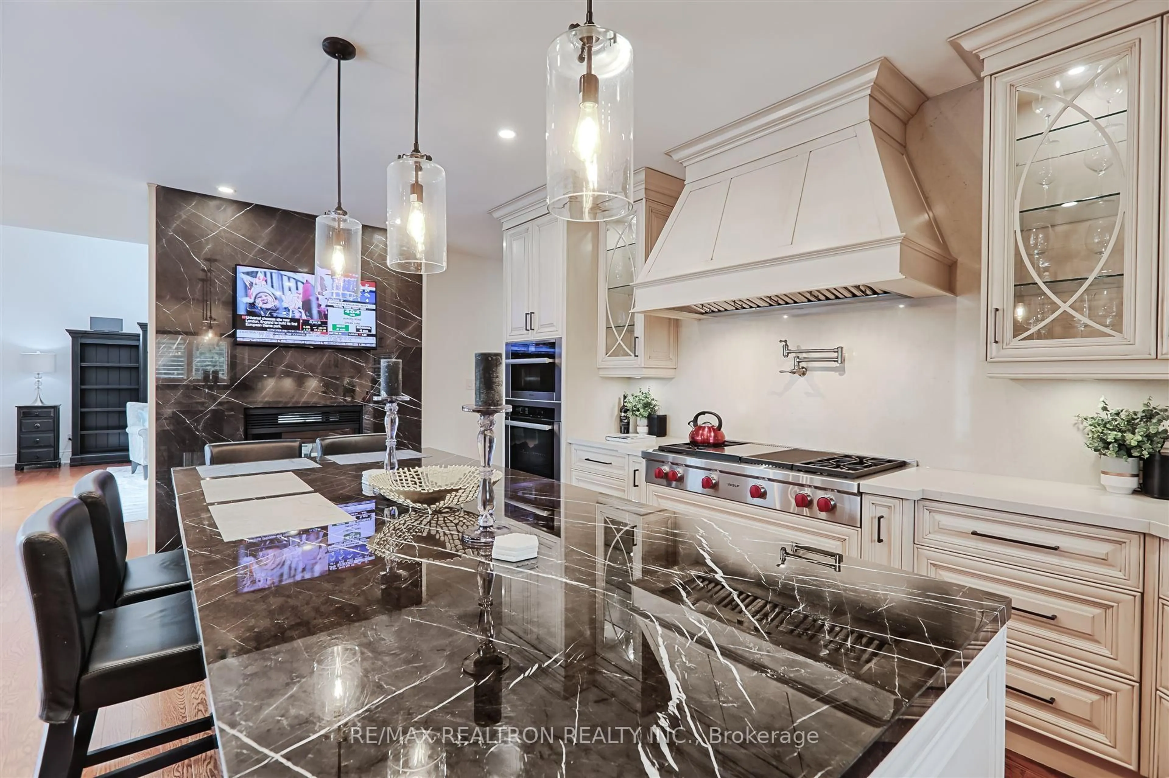 Contemporary kitchen, ceramic/tile floor for 45 Duncton Wood Cres, Aurora Ontario L4G 7T4