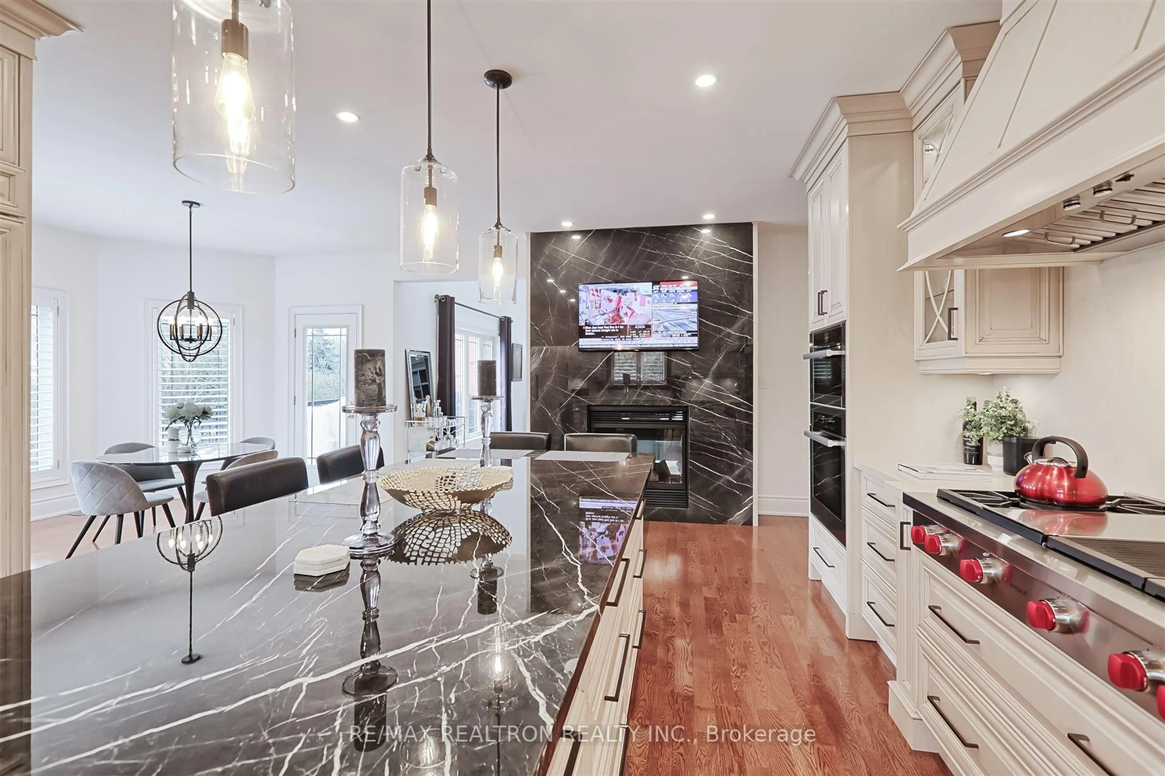 Open concept kitchen, unknown for 45 Duncton Wood Cres, Aurora Ontario L4G 7T4
