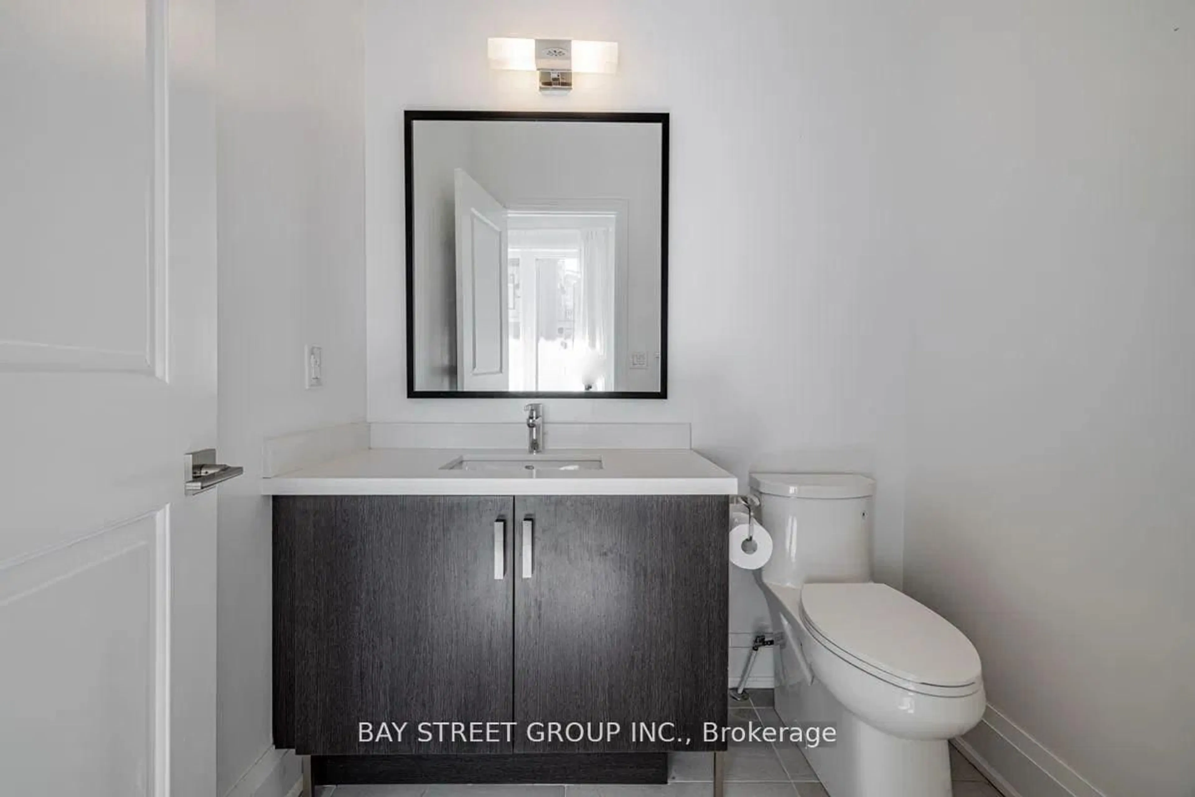 Standard bathroom, ceramic/tile floor for 386 Highway 7 E N/A #TH8, Richmond Hill Ontario L4B 0G5
