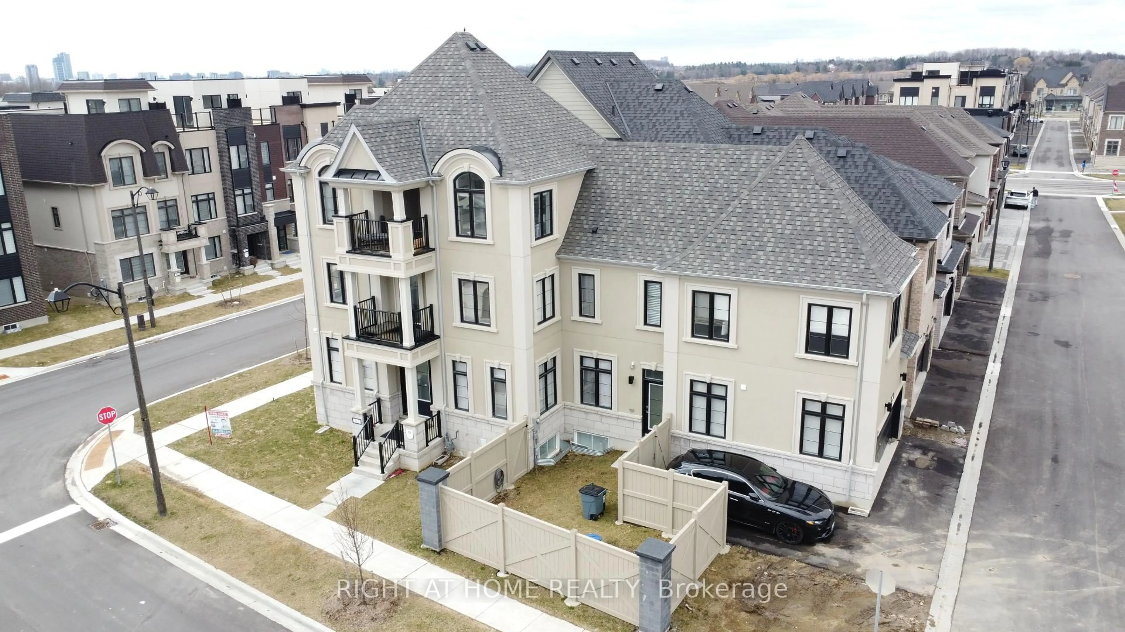 A pic from outside/outdoor area/front of a property/back of a property/a pic from drone, building for 97 Guardhouse Cres, Markham Ontario L6C 3J9