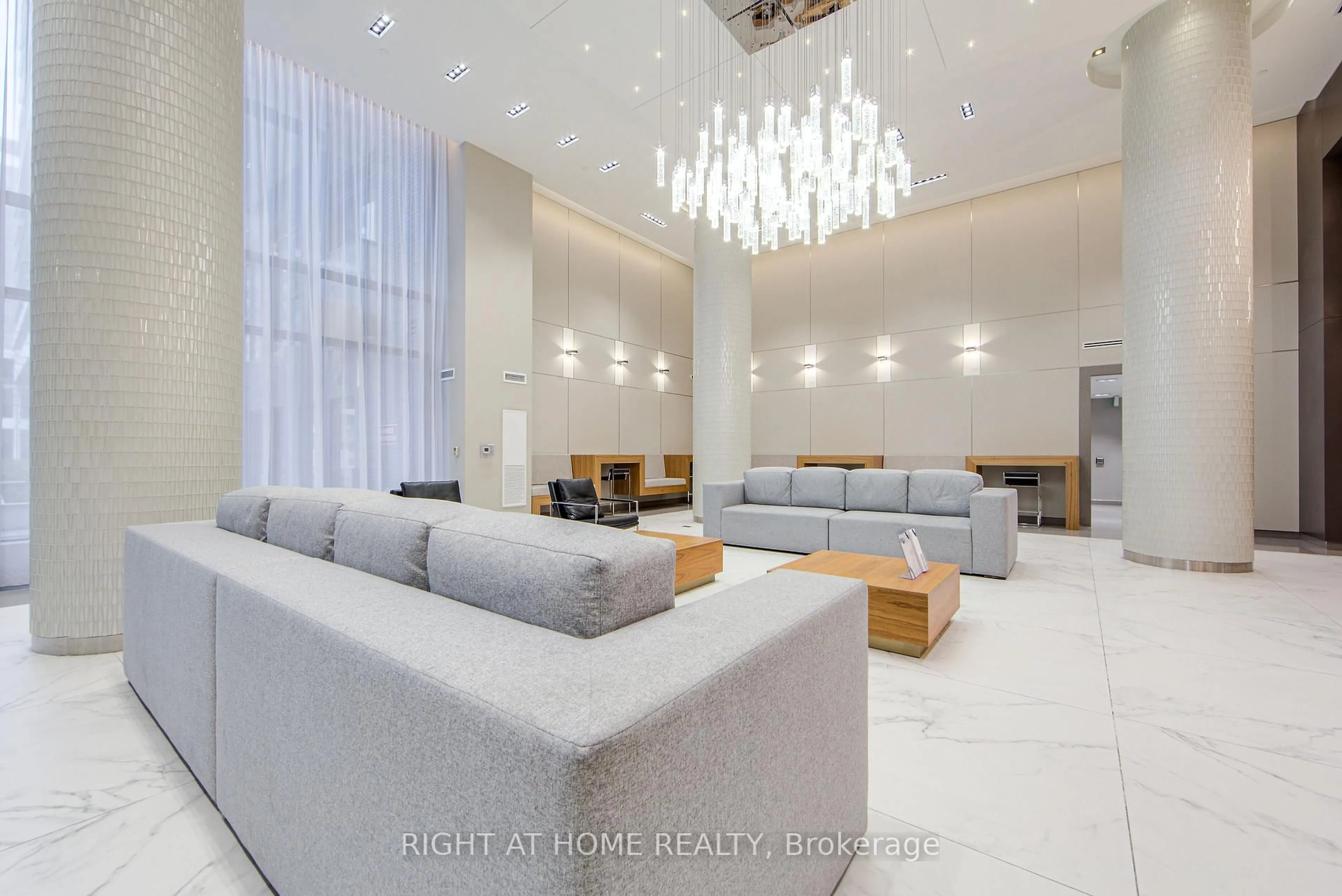 Lobby for 85 Oneida Cres #504, Richmond Hill Ontario L4B 0H4