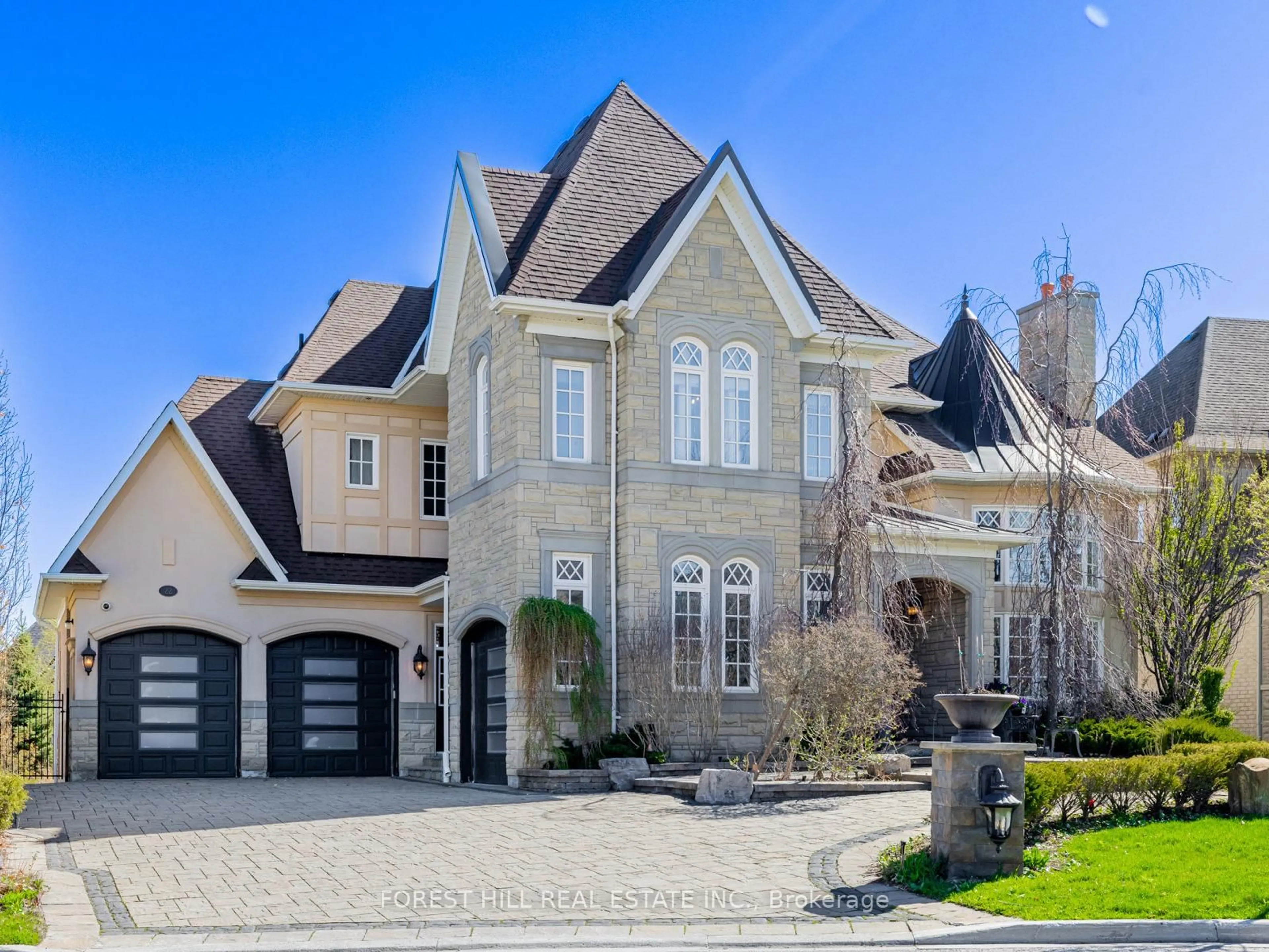 Home with brick exterior material, street for 22 Longthrope Crt, Aurora Ontario L4G 0K4