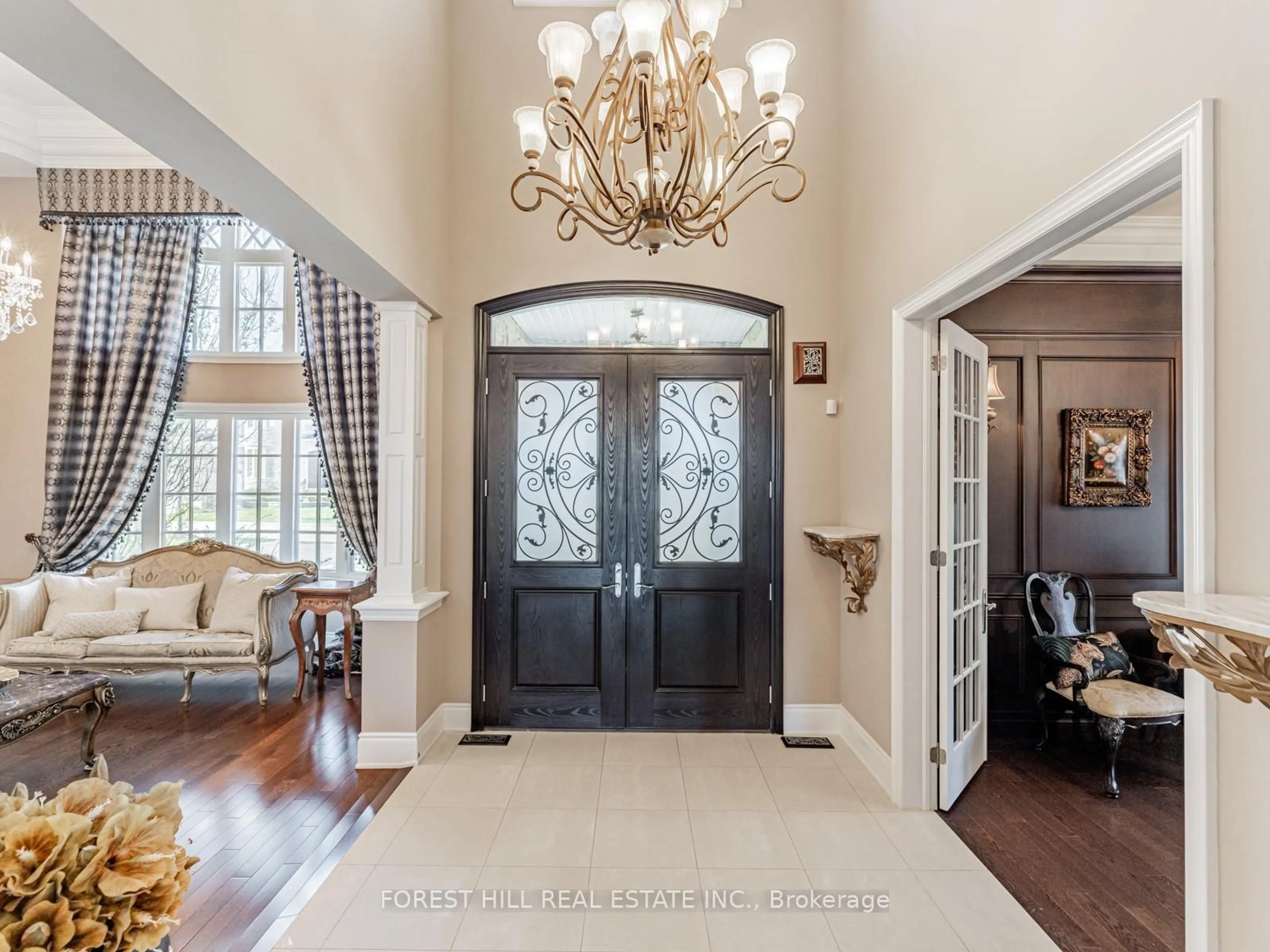 Indoor entryway for 22 Longthrope Crt, Aurora Ontario L4G 0K4