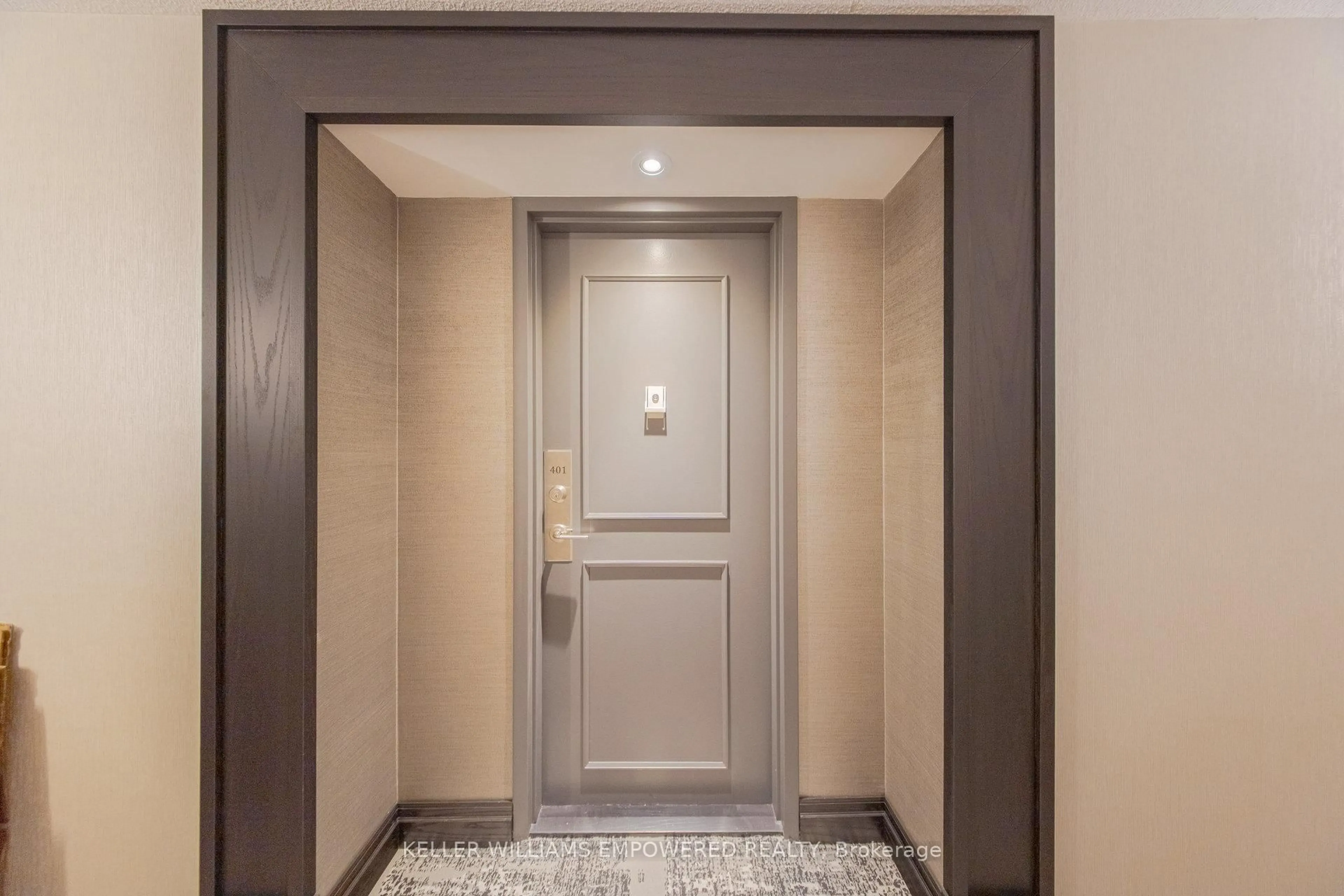 Indoor foyer for 7460 Bathurst St #401, Vaughan Ontario L4J 7K9