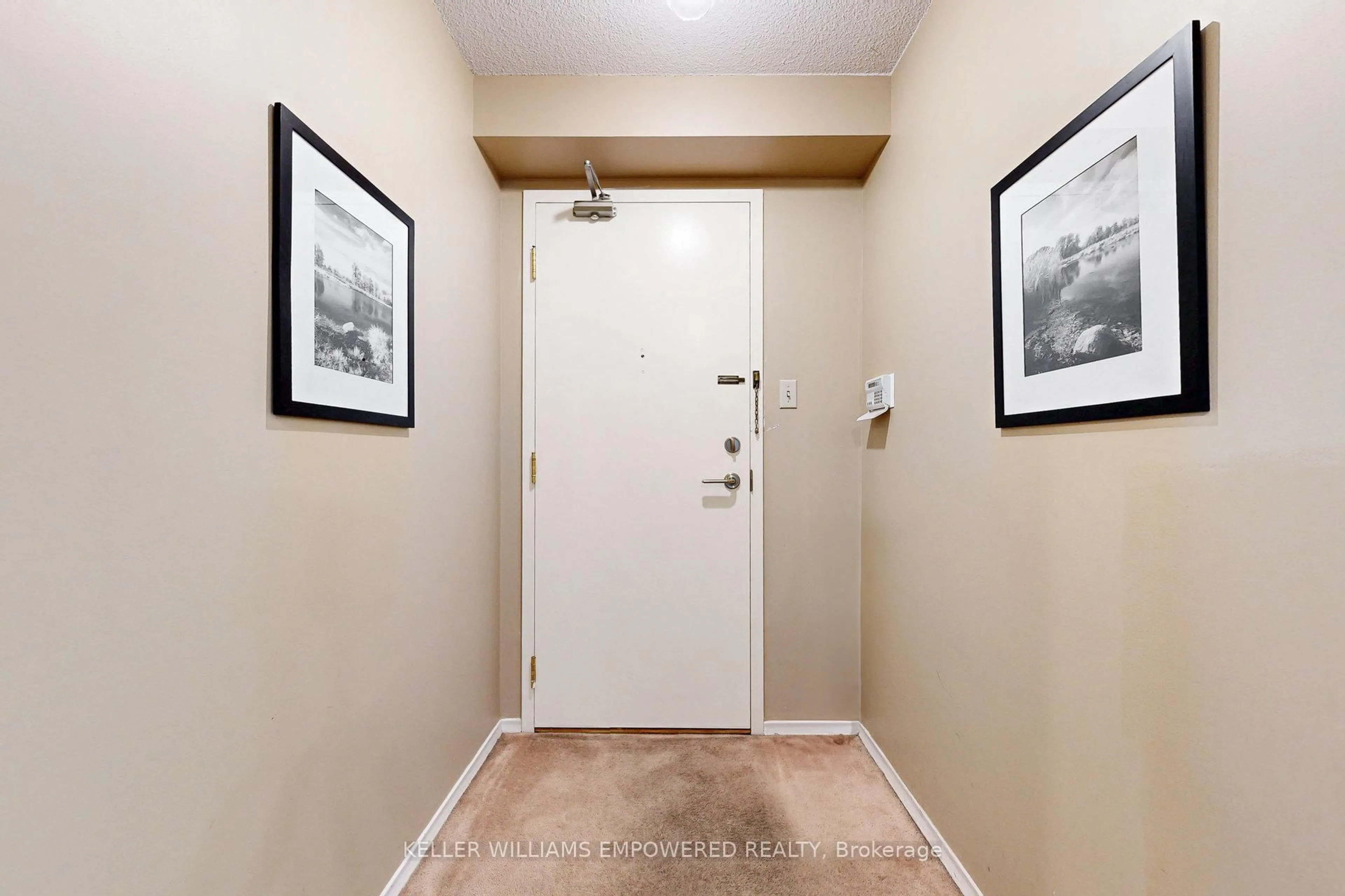 Indoor entryway for 7460 Bathurst St #401, Vaughan Ontario L4J 7K9