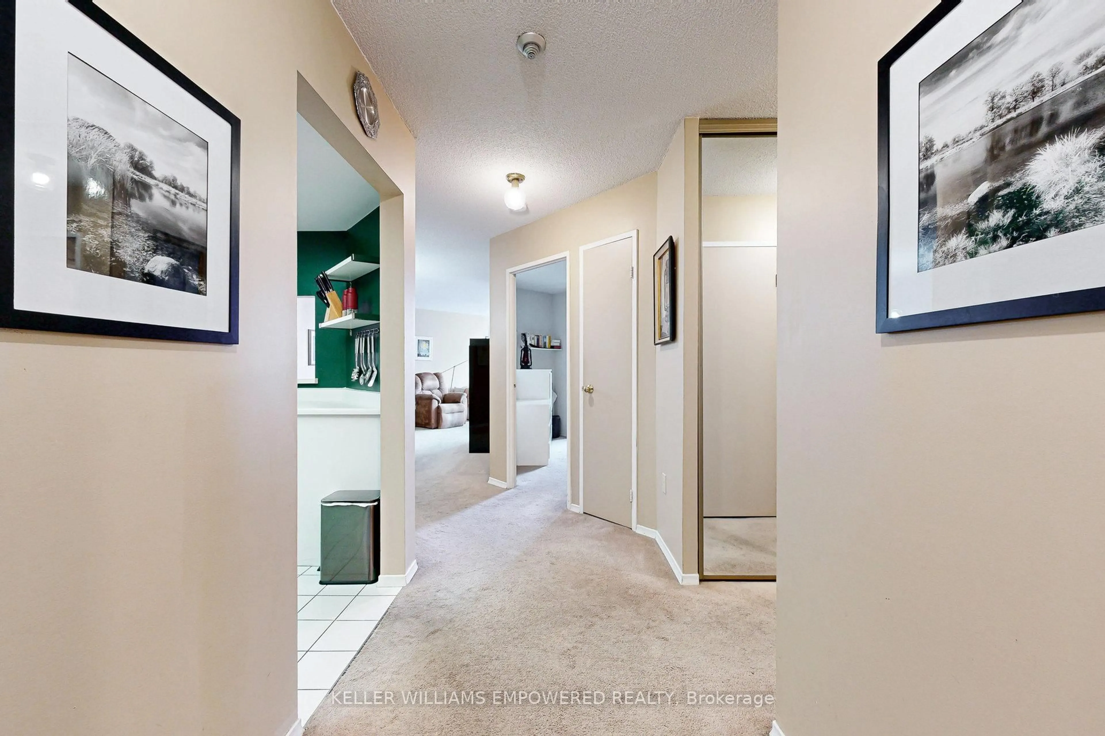 Indoor entryway for 7460 Bathurst St #401, Vaughan Ontario L4J 7K9